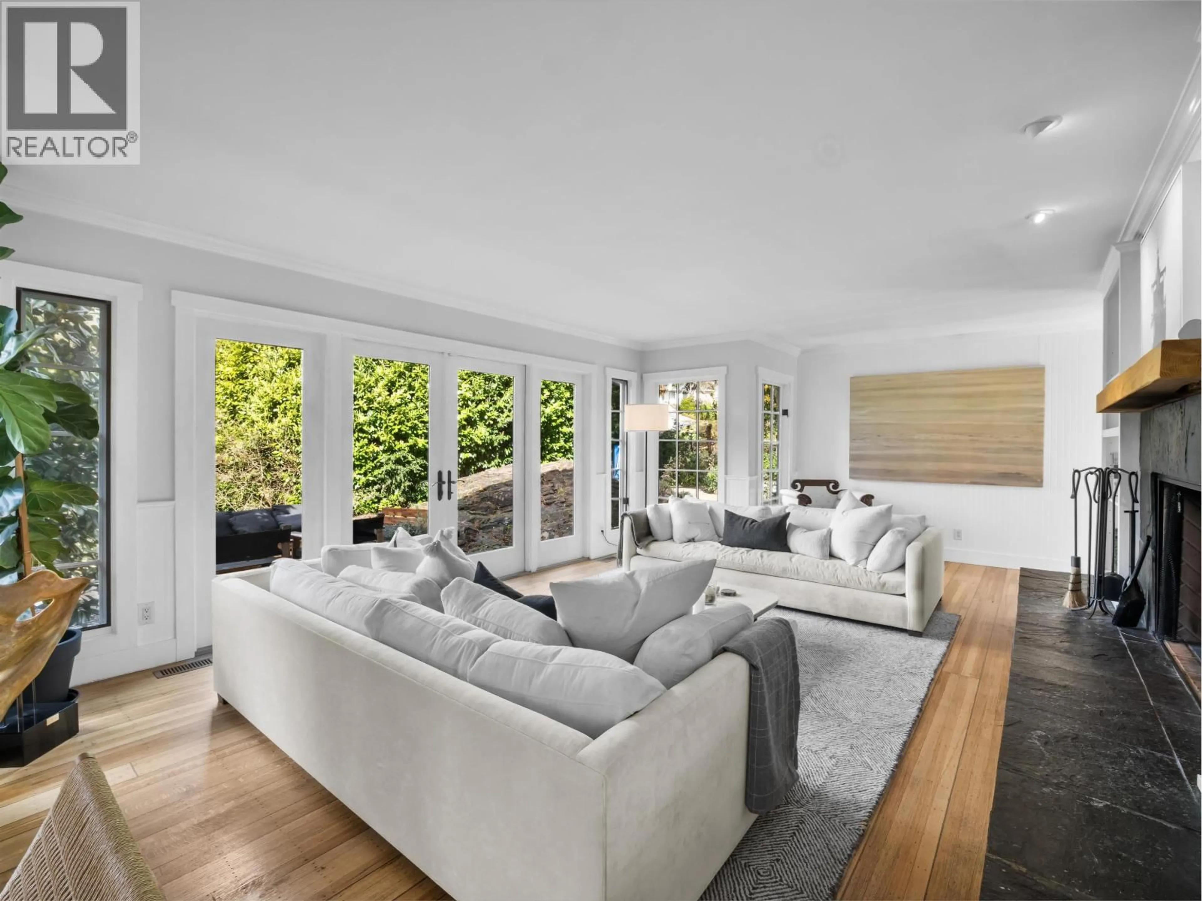 Living room with furniture, unknown for 5478 GREENLEAF ROAD, West Vancouver British Columbia V7W1N6