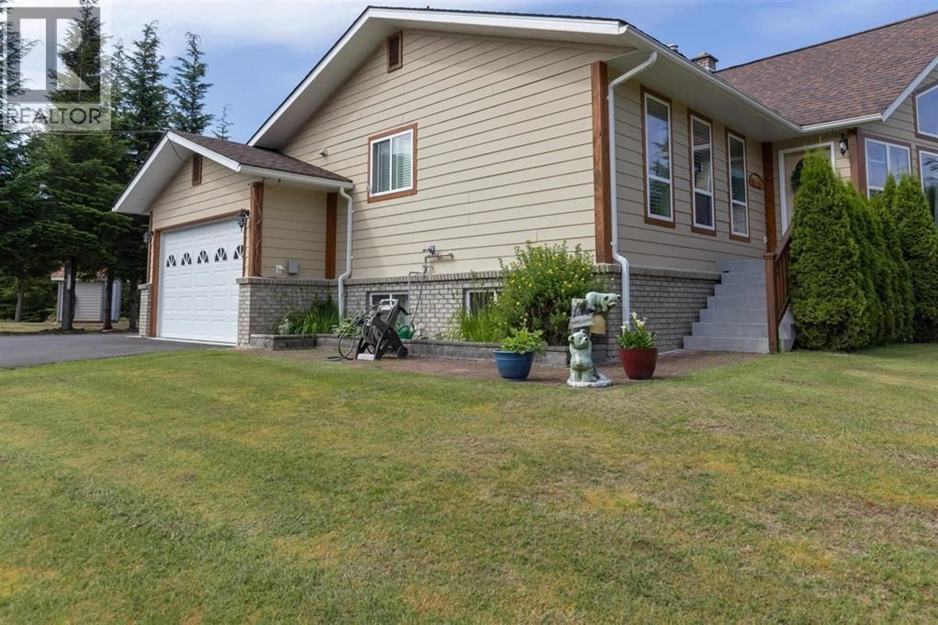 Home with vinyl exterior material, street for 3009 SOLOMON WAY, Terrace British Columbia V8G0G5