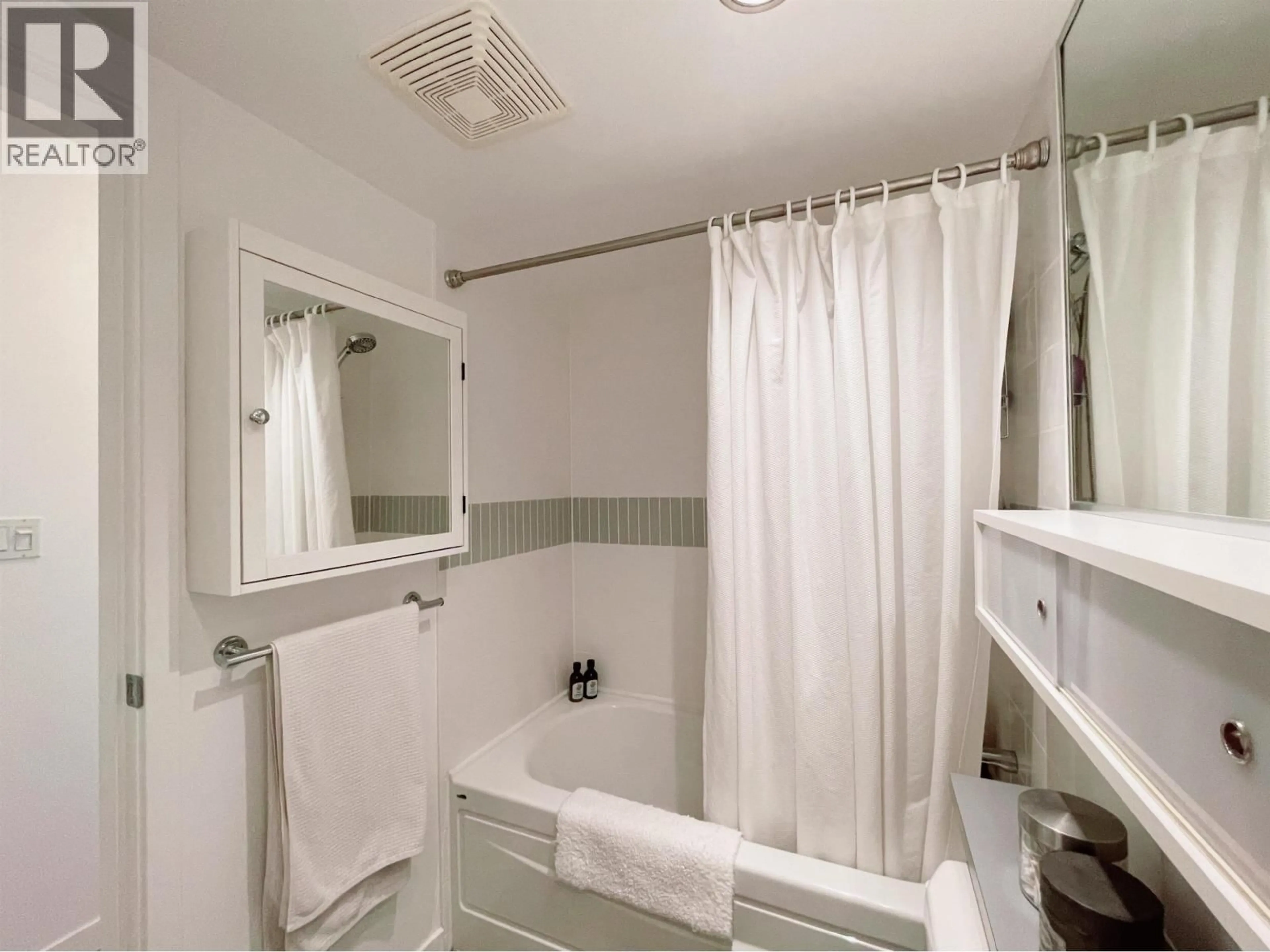Standard bathroom, ceramic/tile floor for 1110 - 928 BEATTY STREET, Vancouver British Columbia V6Z3G6