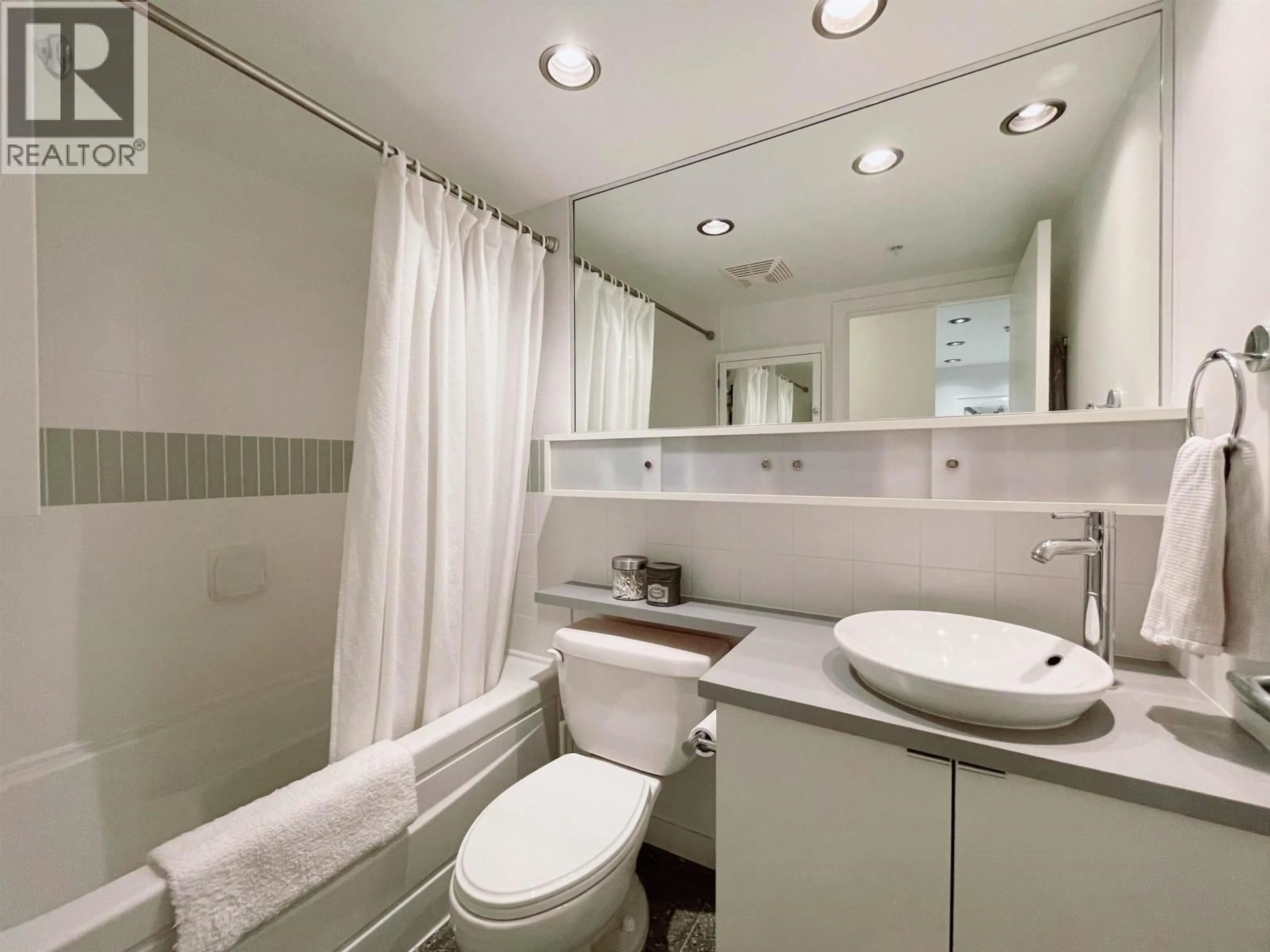 Standard bathroom, ceramic/tile floor for 1110 - 928 BEATTY STREET, Vancouver British Columbia V6Z3G6