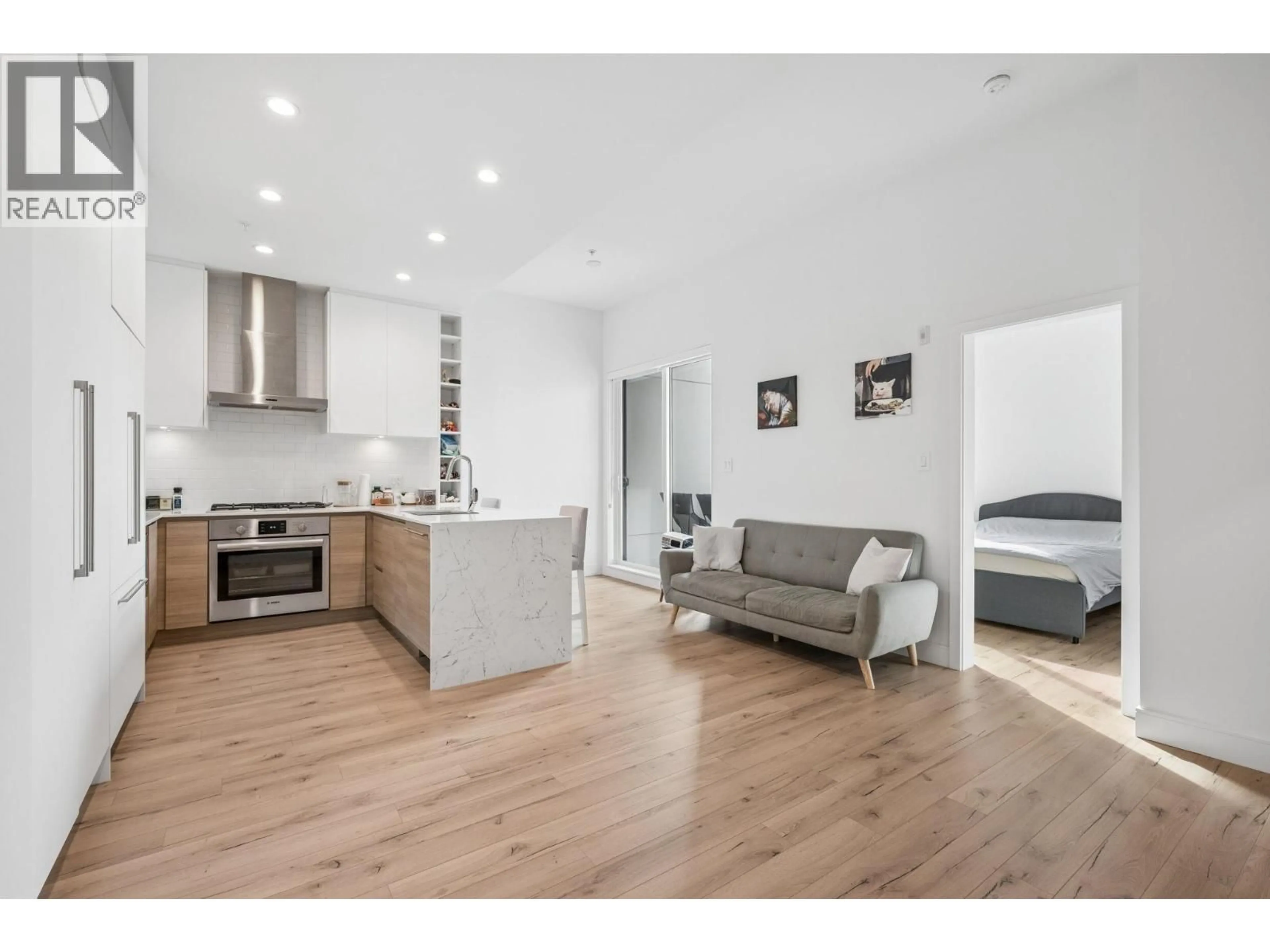 Open concept kitchen, wood/laminate floor for 626 - 3131 MURRAY STREET, Port Moody British Columbia V3H0L9