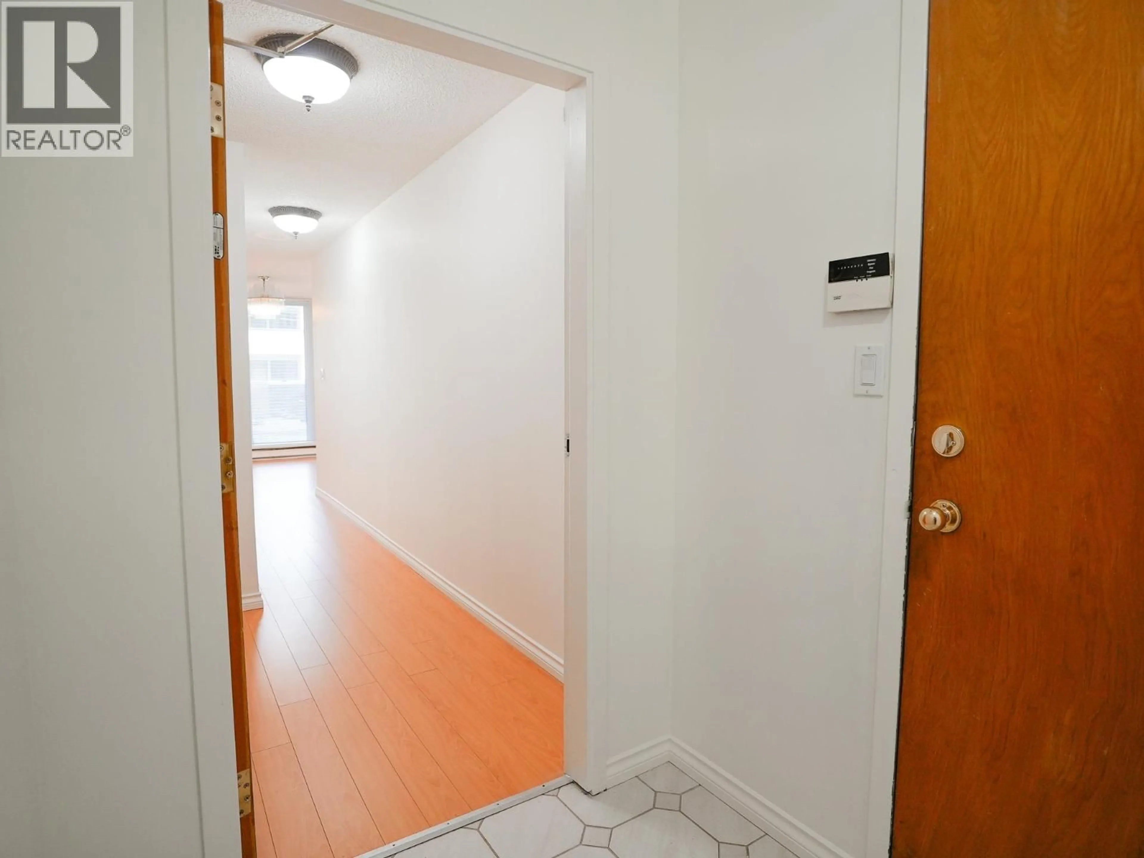 Indoor foyer for 101 - 1845 ROBSON STREET, Vancouver British Columbia V6G1E4