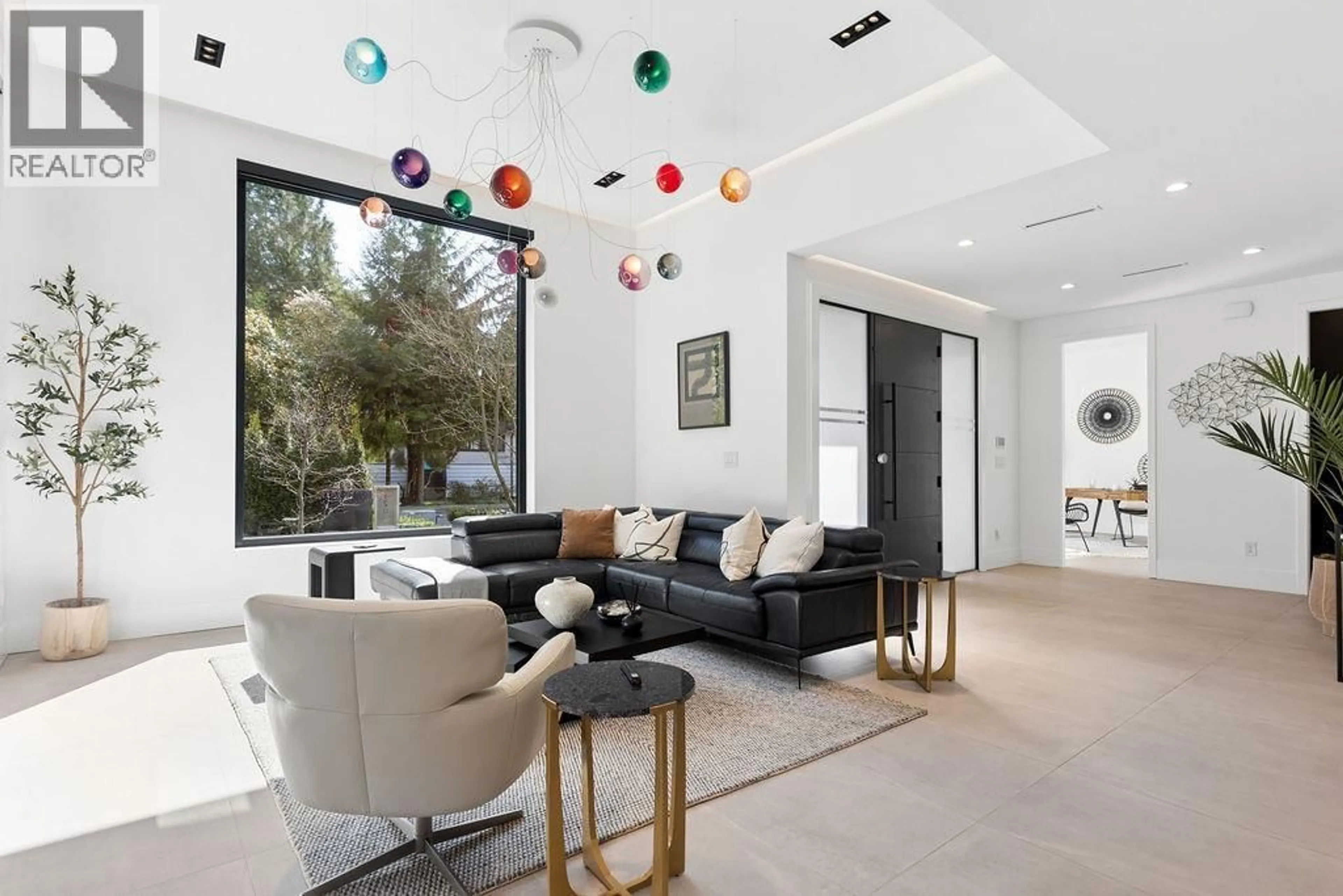 Living room with furniture, unknown for 1200 BEDFORD COURT, North Vancouver British Columbia V7R1L2