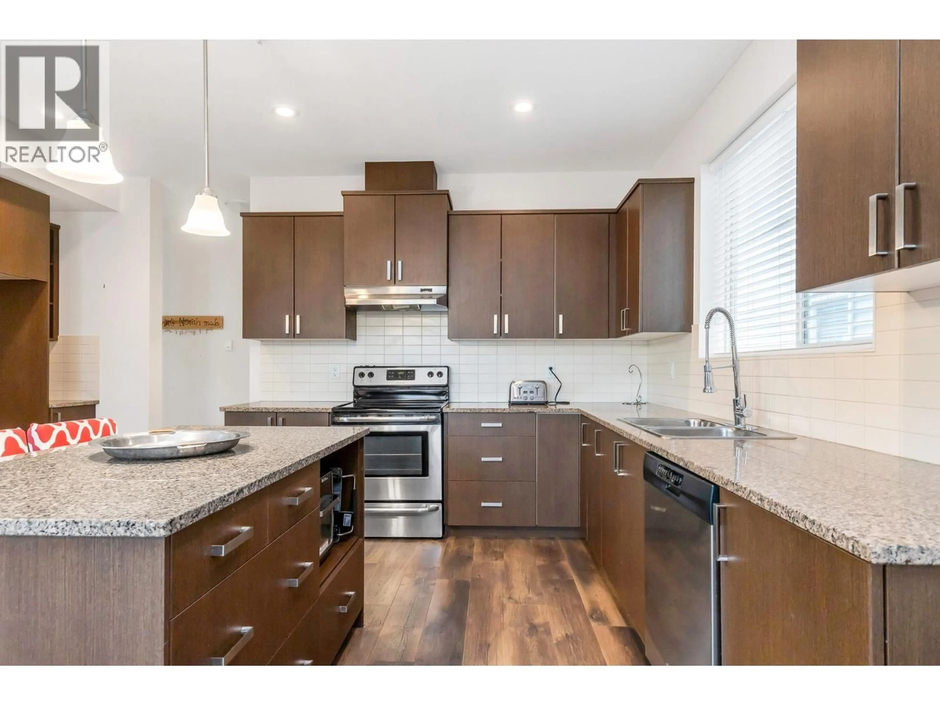 Open concept kitchen, wood/laminate floor for 10777 ERSKINE STREET, Maple Ridge British Columbia V2W0E9