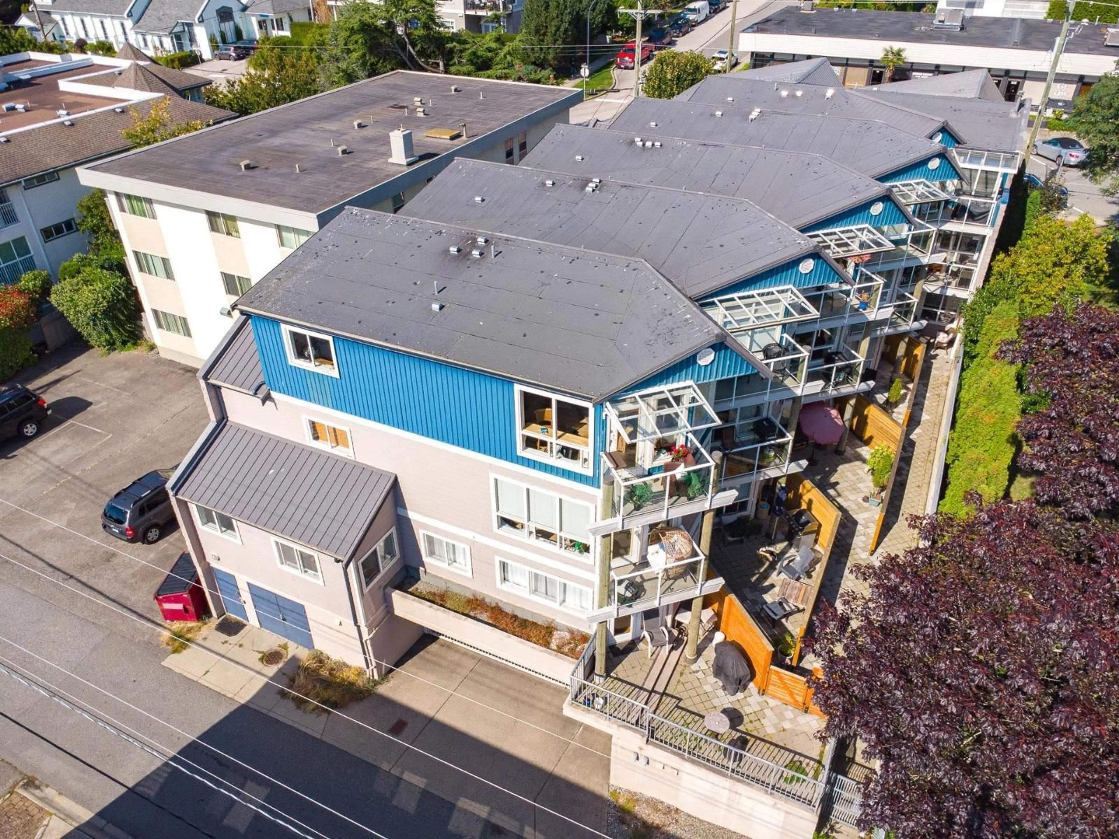 A pic from outside/outdoor area/front of a property/back of a property/a pic from drone, unknown for 205 - 15154 ROPER AVENUE, White Rock British Columbia V4B2E7