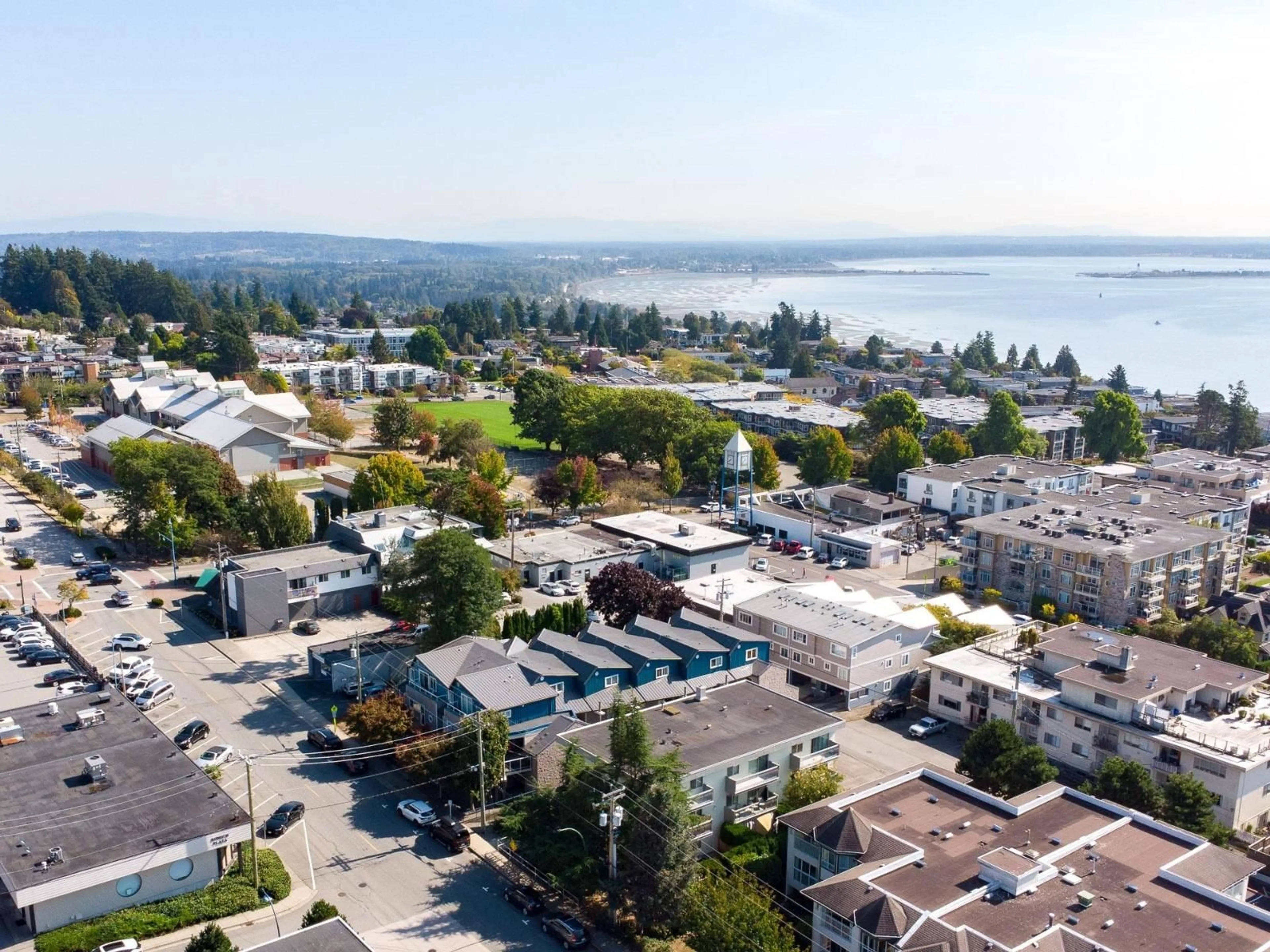 A pic from outside/outdoor area/front of a property/back of a property/a pic from drone, unknown for 205 - 15154 ROPER AVENUE, White Rock British Columbia V4B2E7
