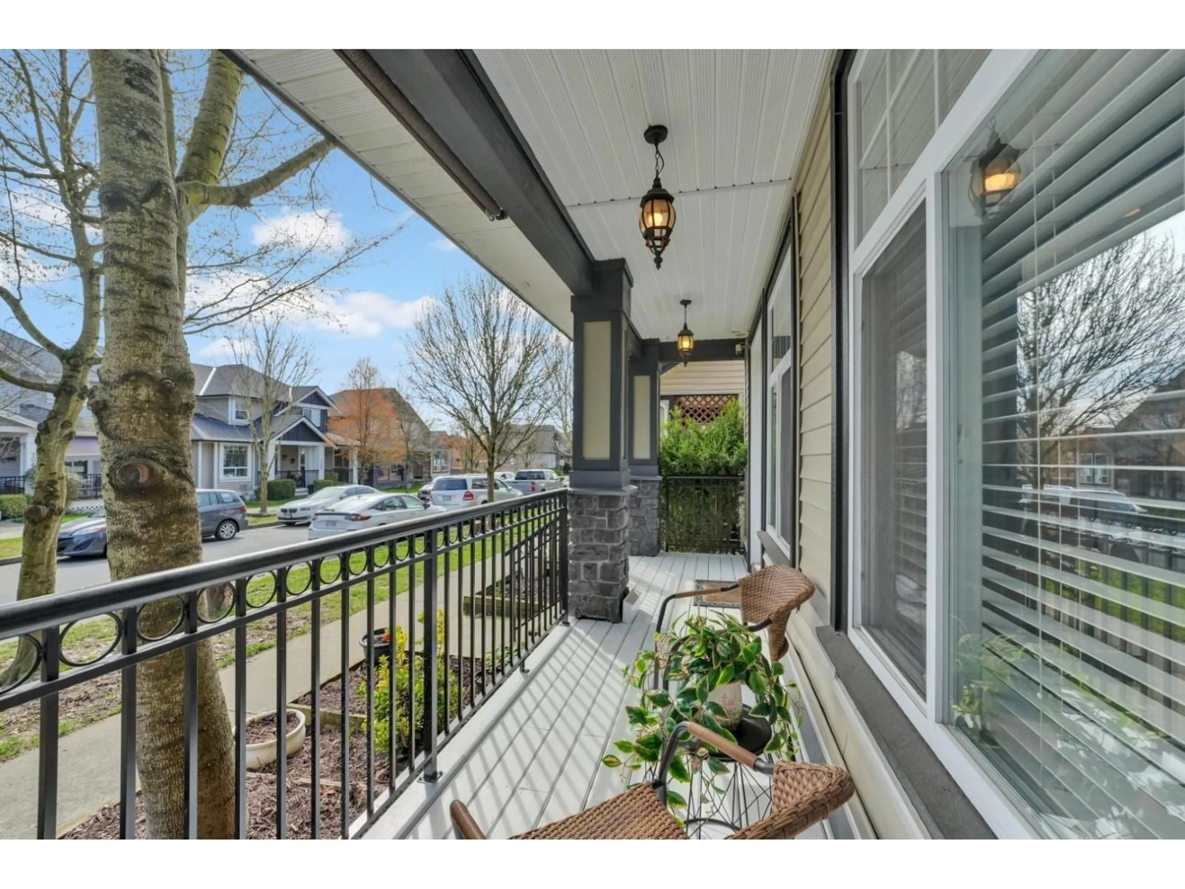 Patio, street for 7071 195A STREET, Surrey British Columbia V4N5Z6