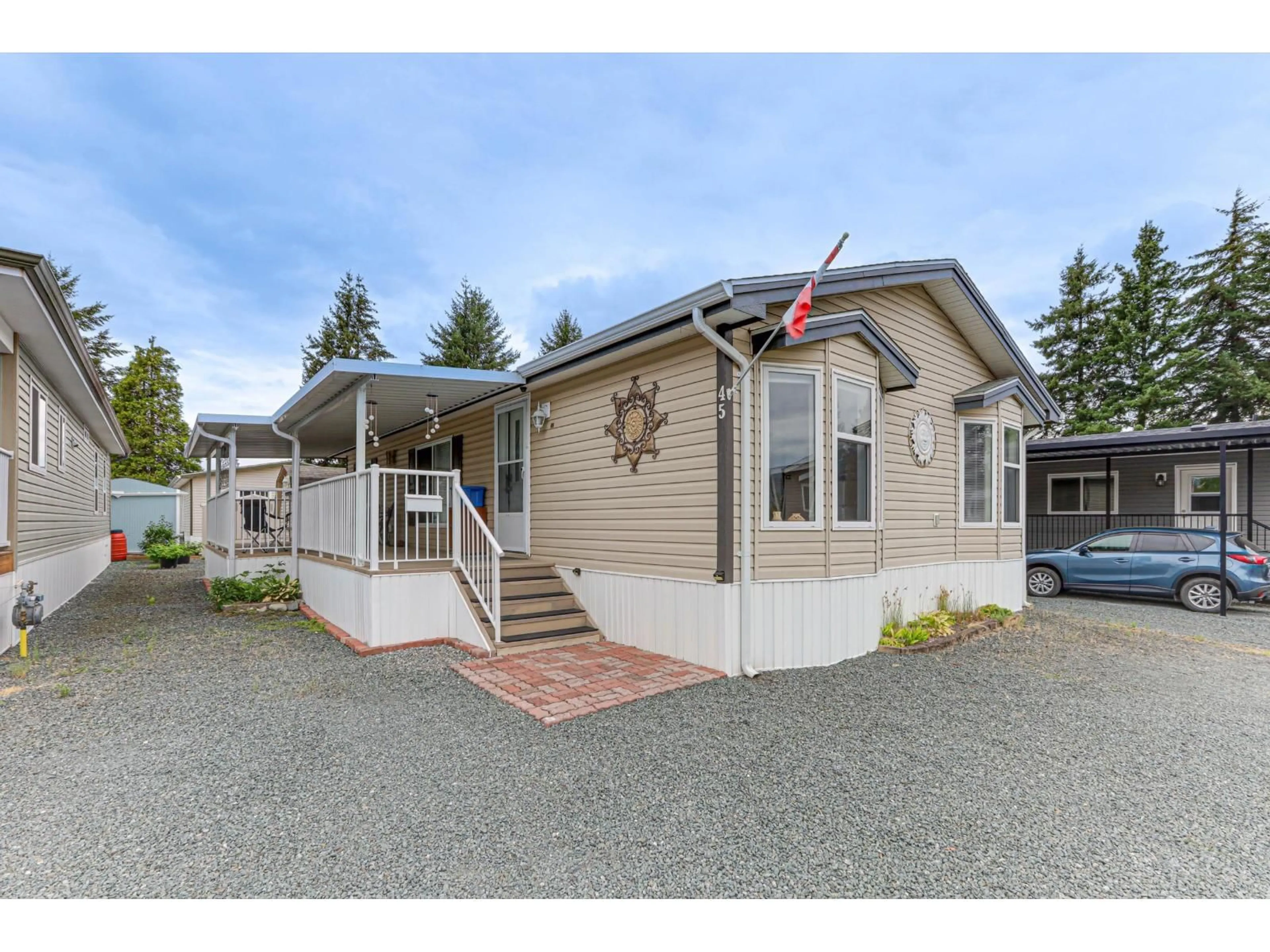 Home with vinyl exterior material, street for 45 - 6035 VEDDER ROAD, Chilliwack British Columbia V2R1E5