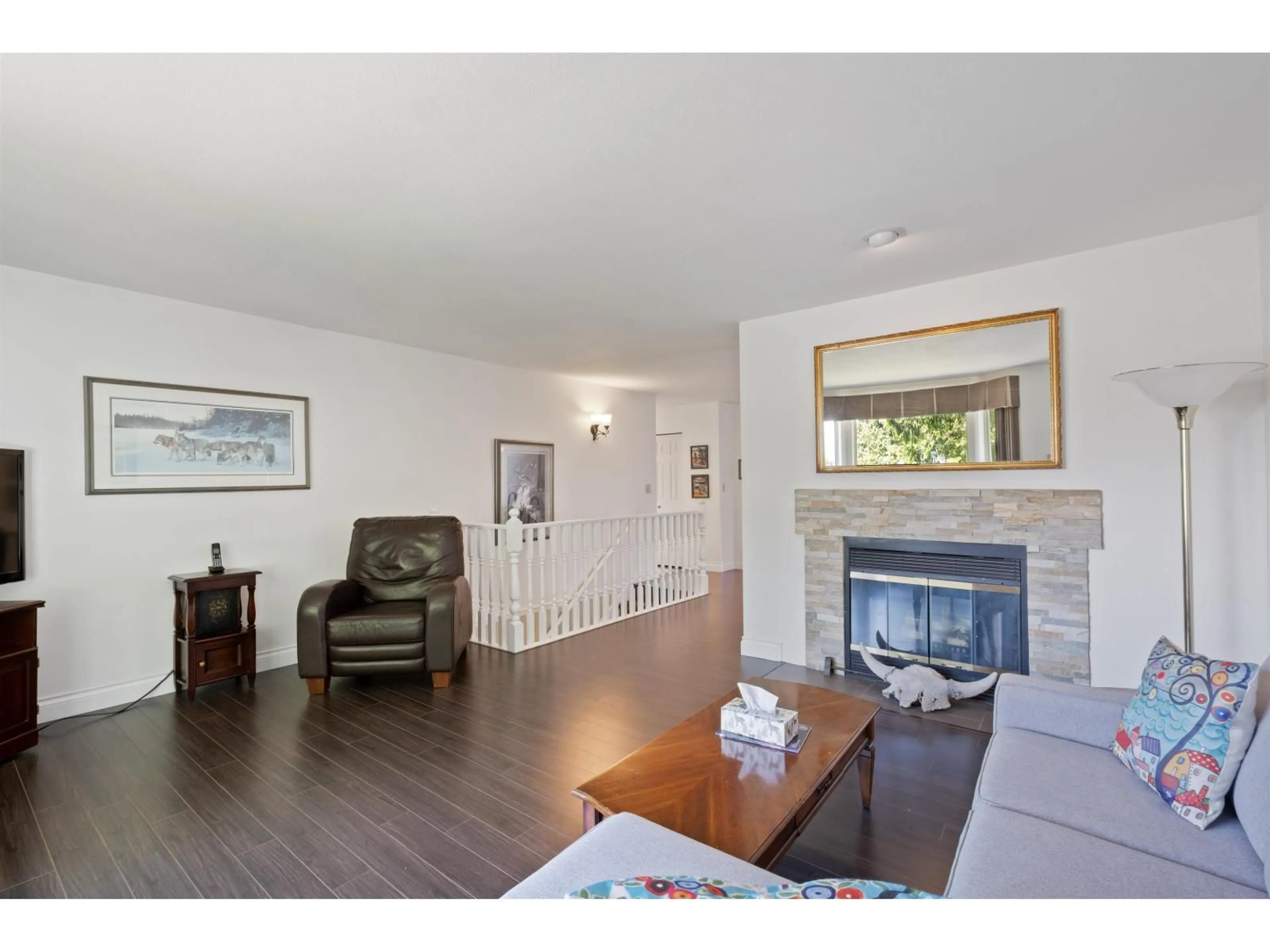 Living room with furniture, wood/laminate floor for 13410 61 AVENUE, Surrey British Columbia V3X1M1