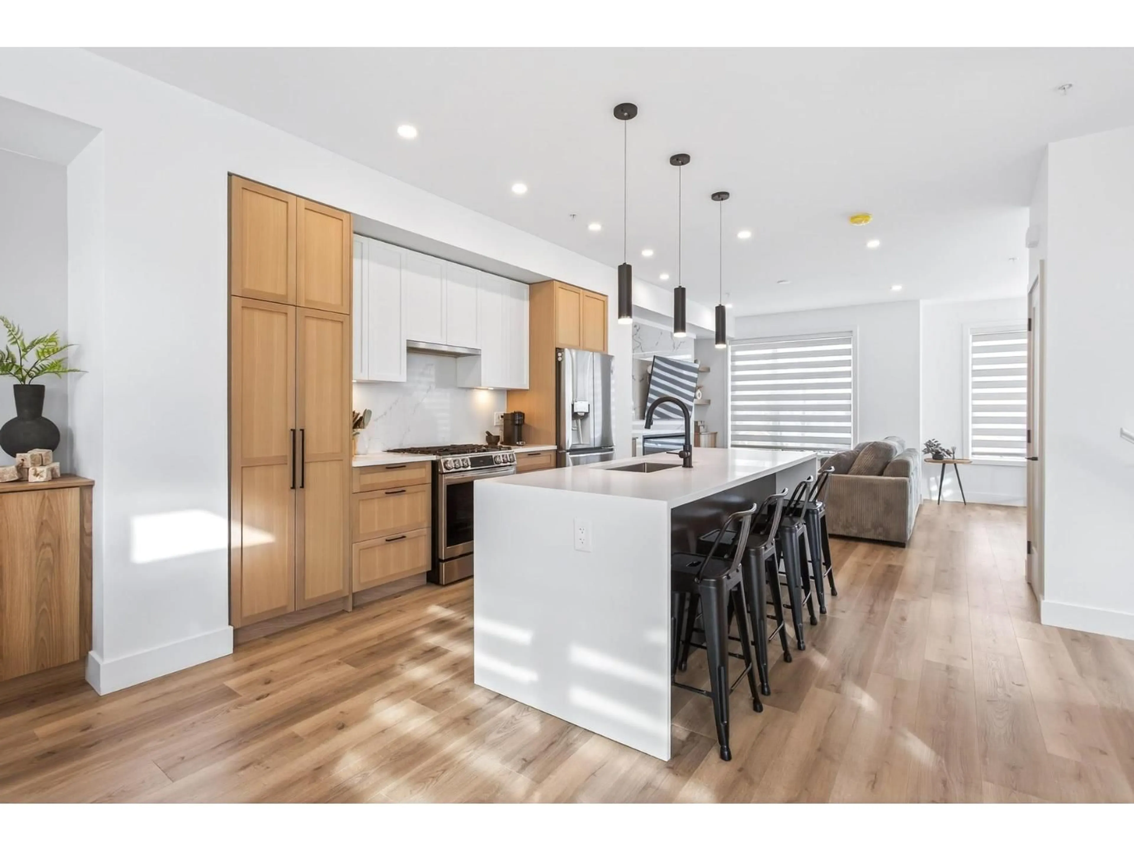 Open concept kitchen, wood/laminate floor for 12 - 20763 76 AVENUE, Langley British Columbia V2Y3N8