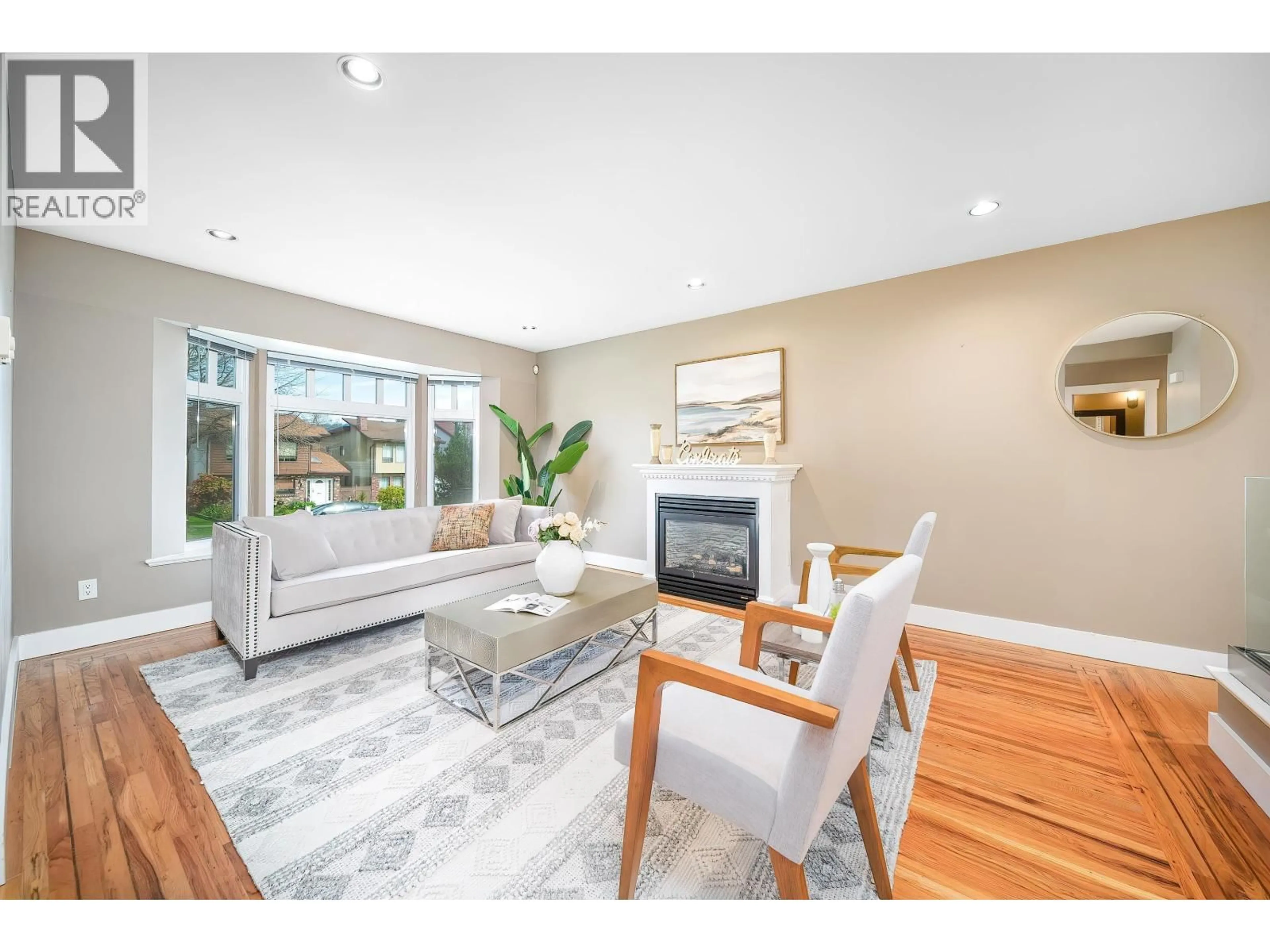 Living room with furniture, wood/laminate floor for 2862 22ND AVENUE, Vancouver British Columbia V6L1M6