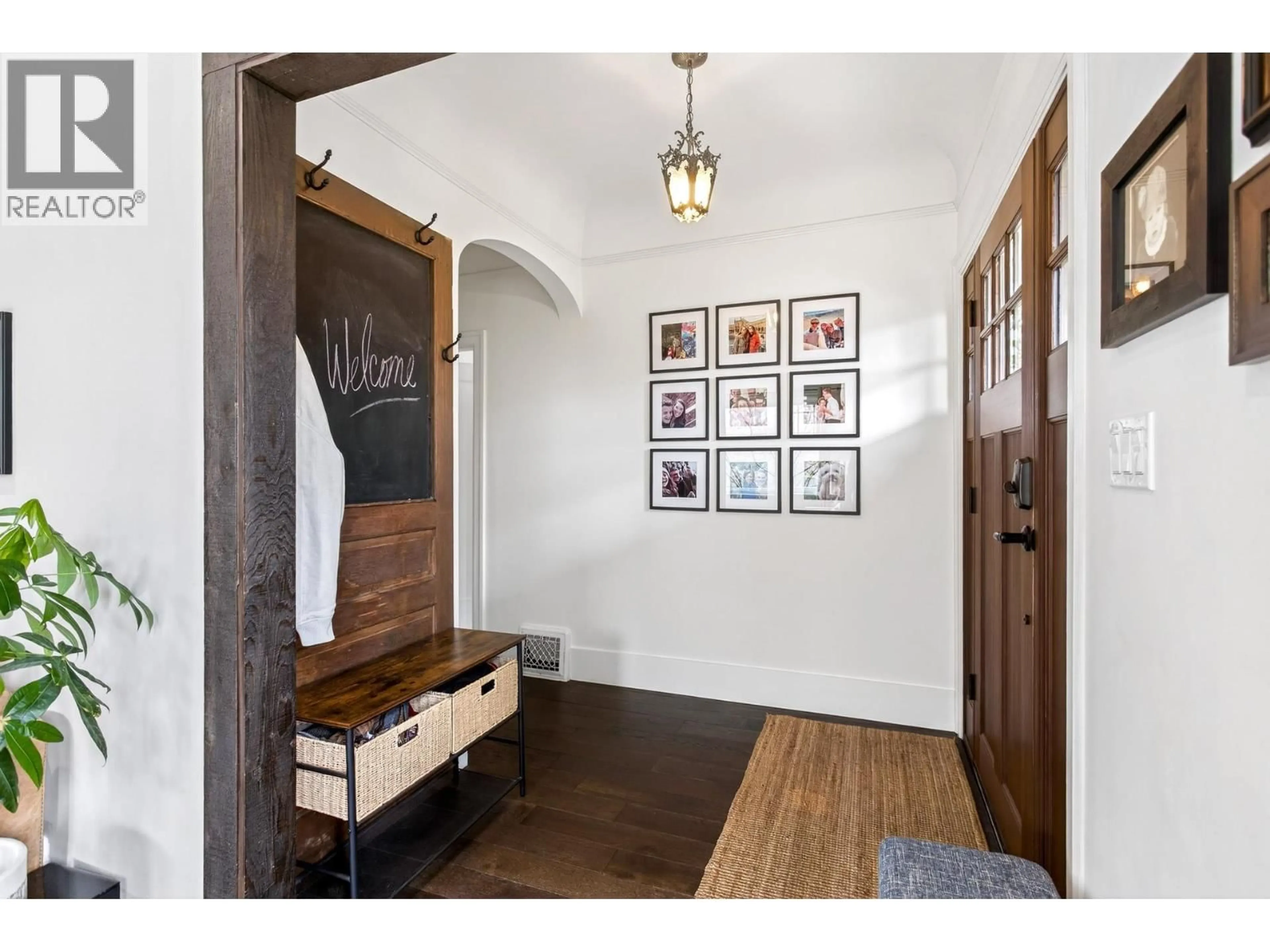 Indoor entryway for 1515 EDINBURGH STREET, New Westminster British Columbia V3M2W5