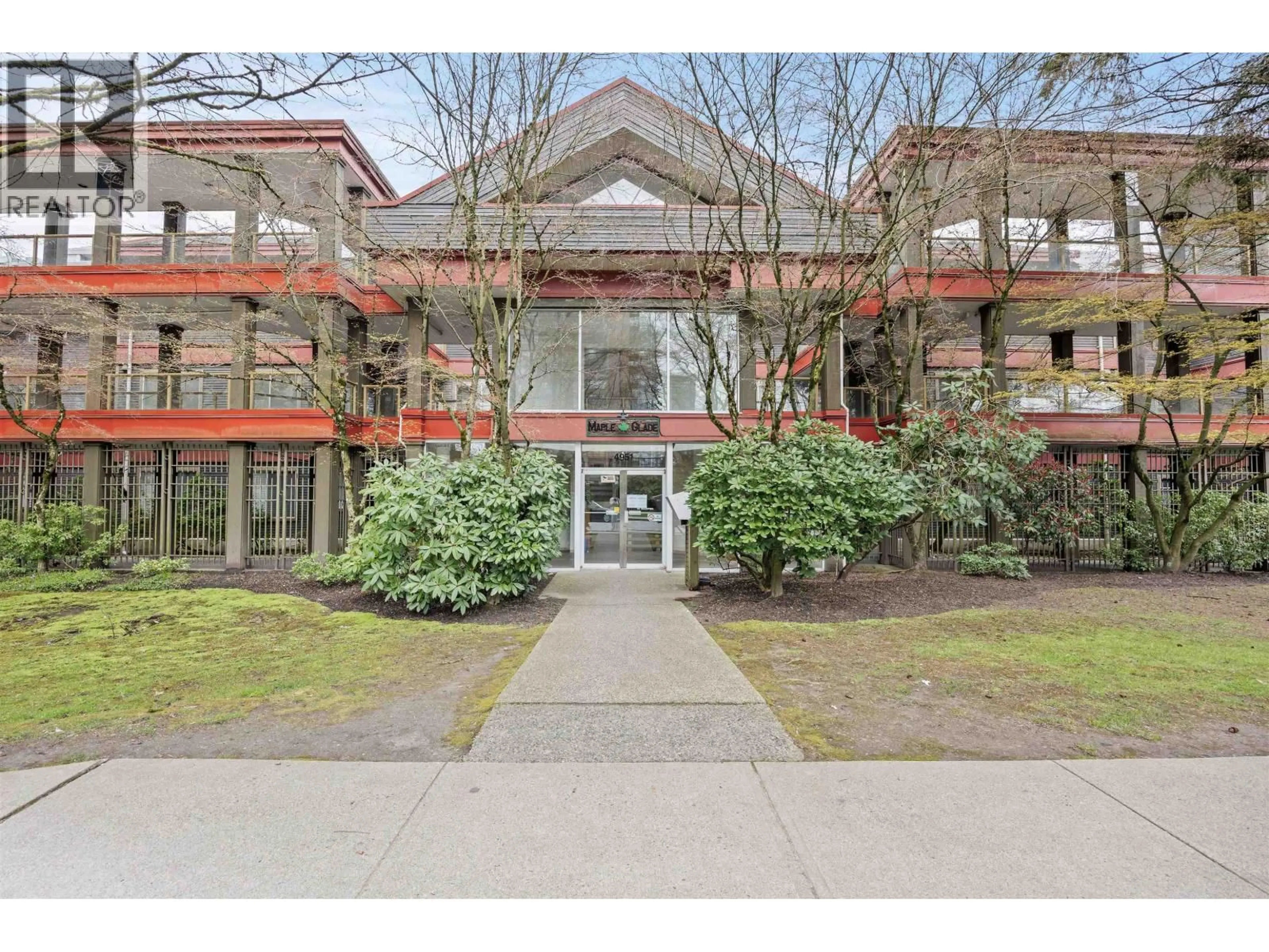 Indoor foyer for 207 - 4951 SANDERS STREET, Burnaby British Columbia V5H1S8
