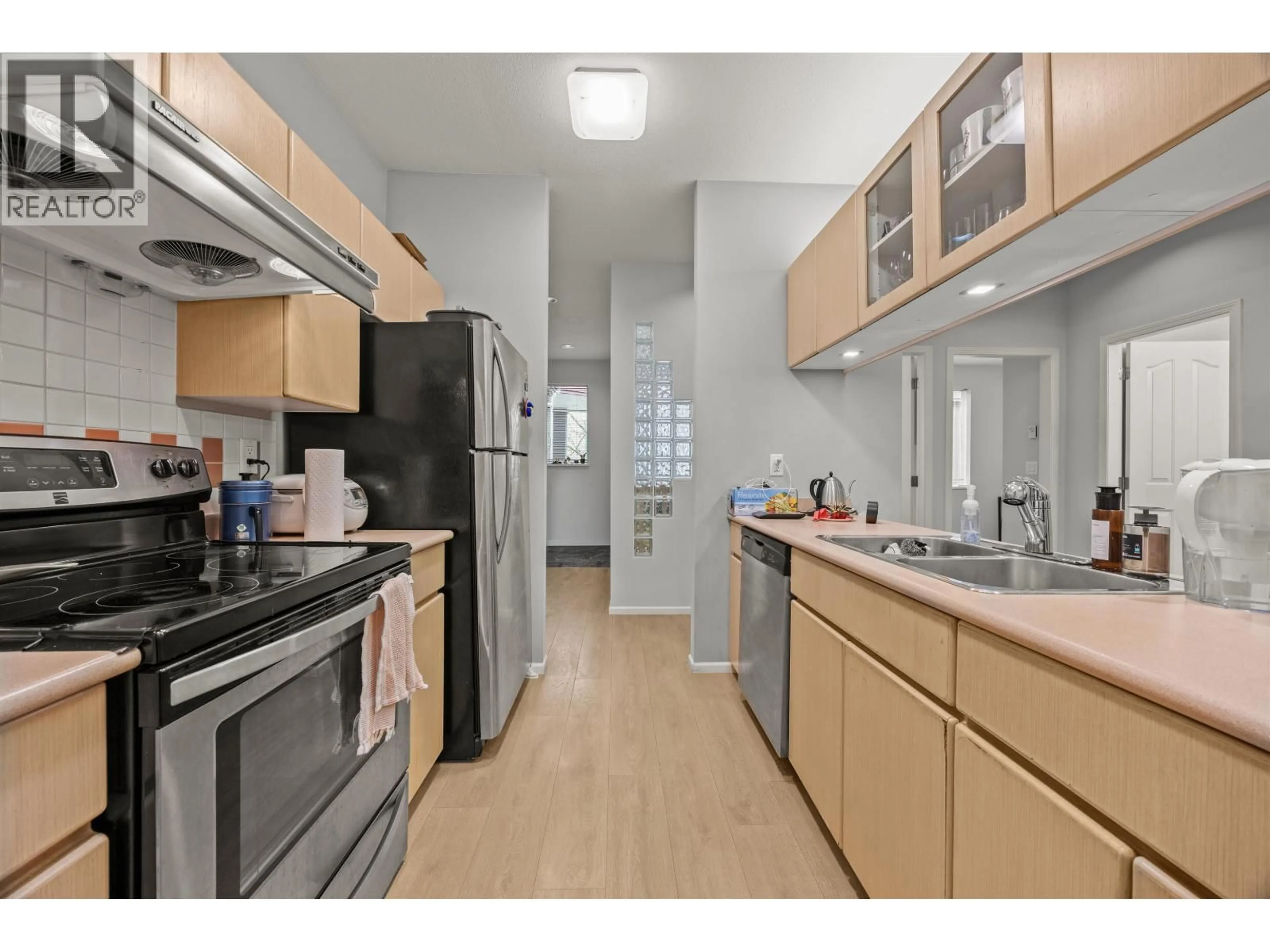 Standard kitchen, unknown for 207 - 4951 SANDERS STREET, Burnaby British Columbia V5H1S8