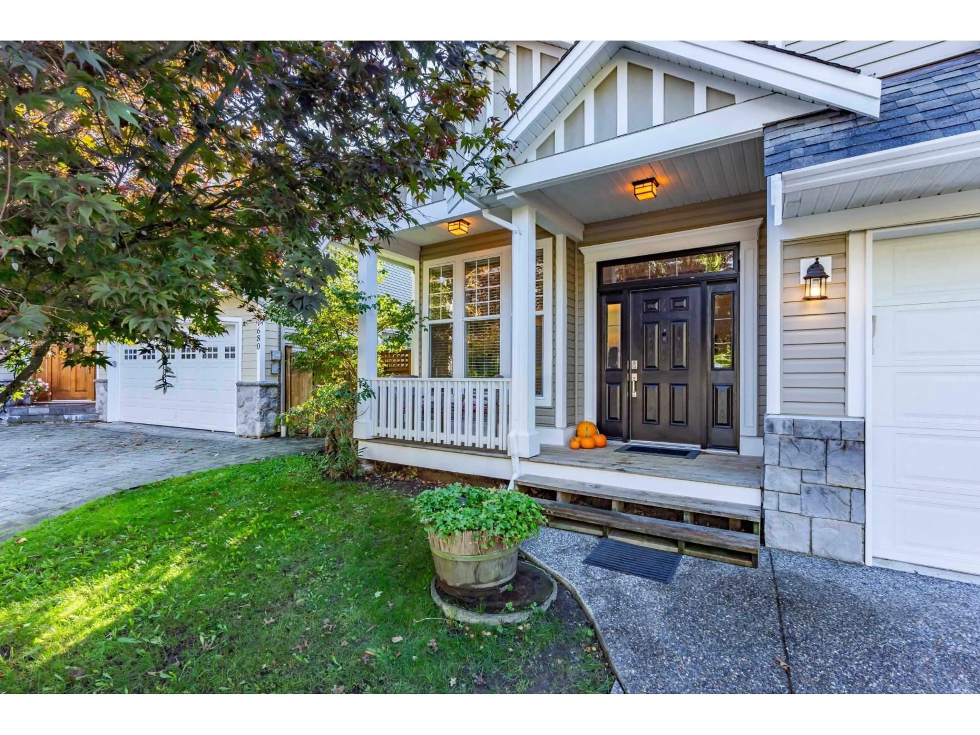 Indoor entryway for 21674 93 AVENUE, Langley British Columbia V1M4E1