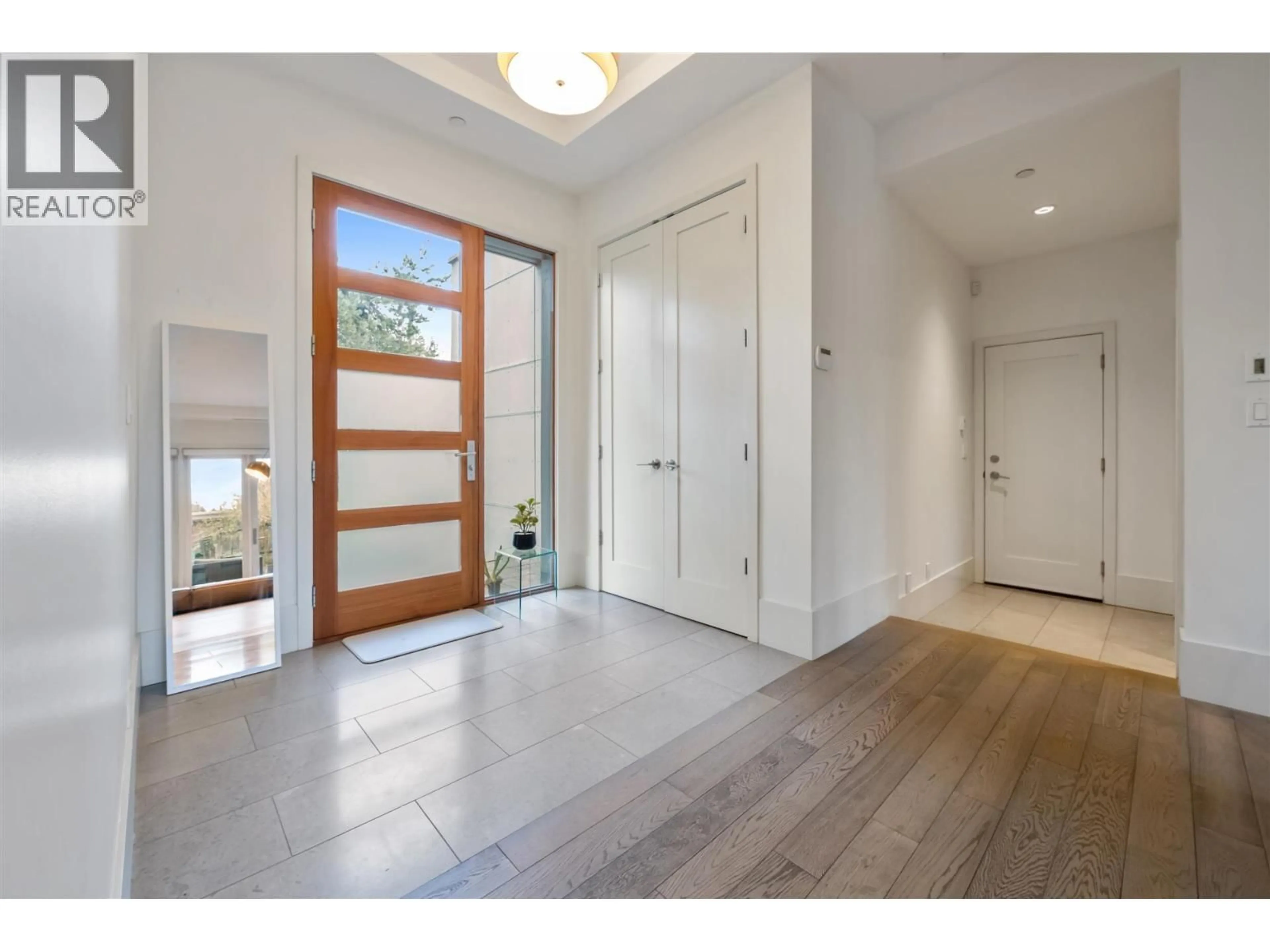 Indoor entryway for 6109 HIGHBURY STREET, Vancouver British Columbia V6N1Z2