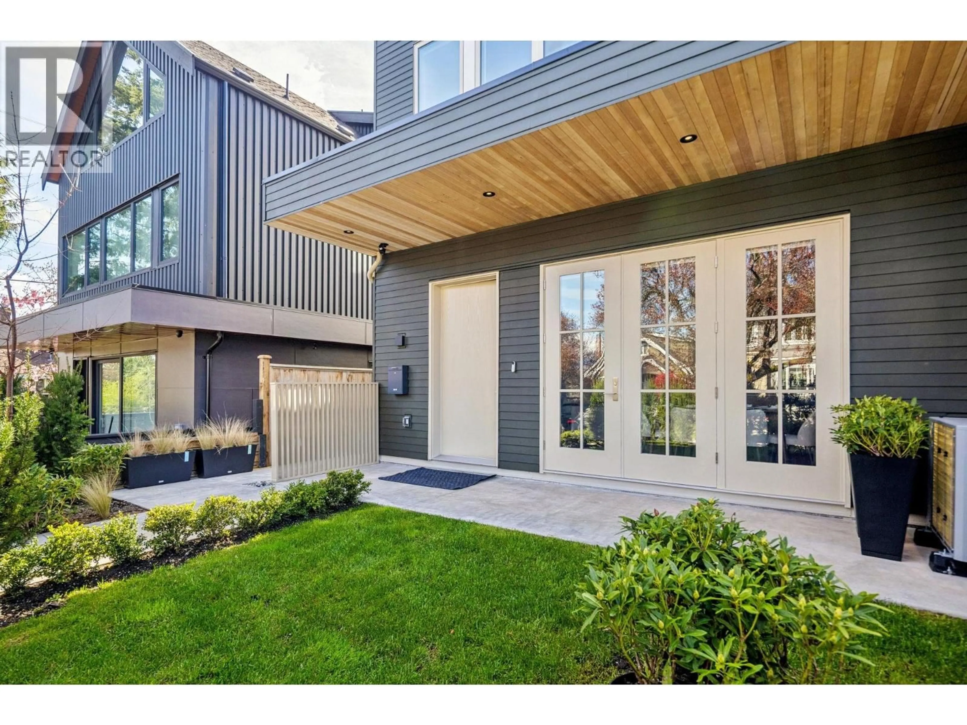 Indoor entryway for 1 - 3642 WEST 20TH AVENUE, Vancouver British Columbia V6S1E8