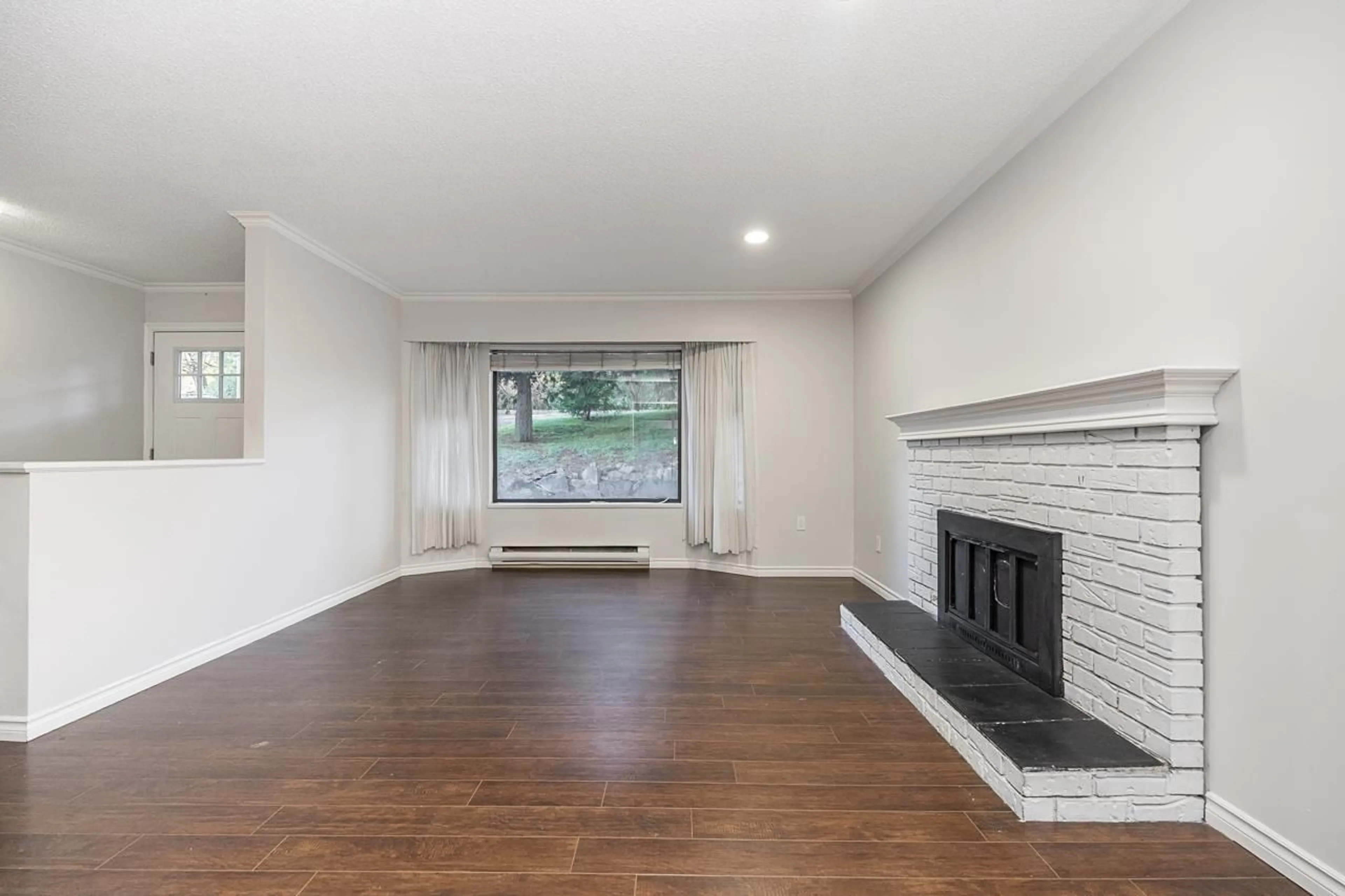 Living room with furniture, wood/laminate floor for 3906 200 STREET, Langley British Columbia V3A1K5