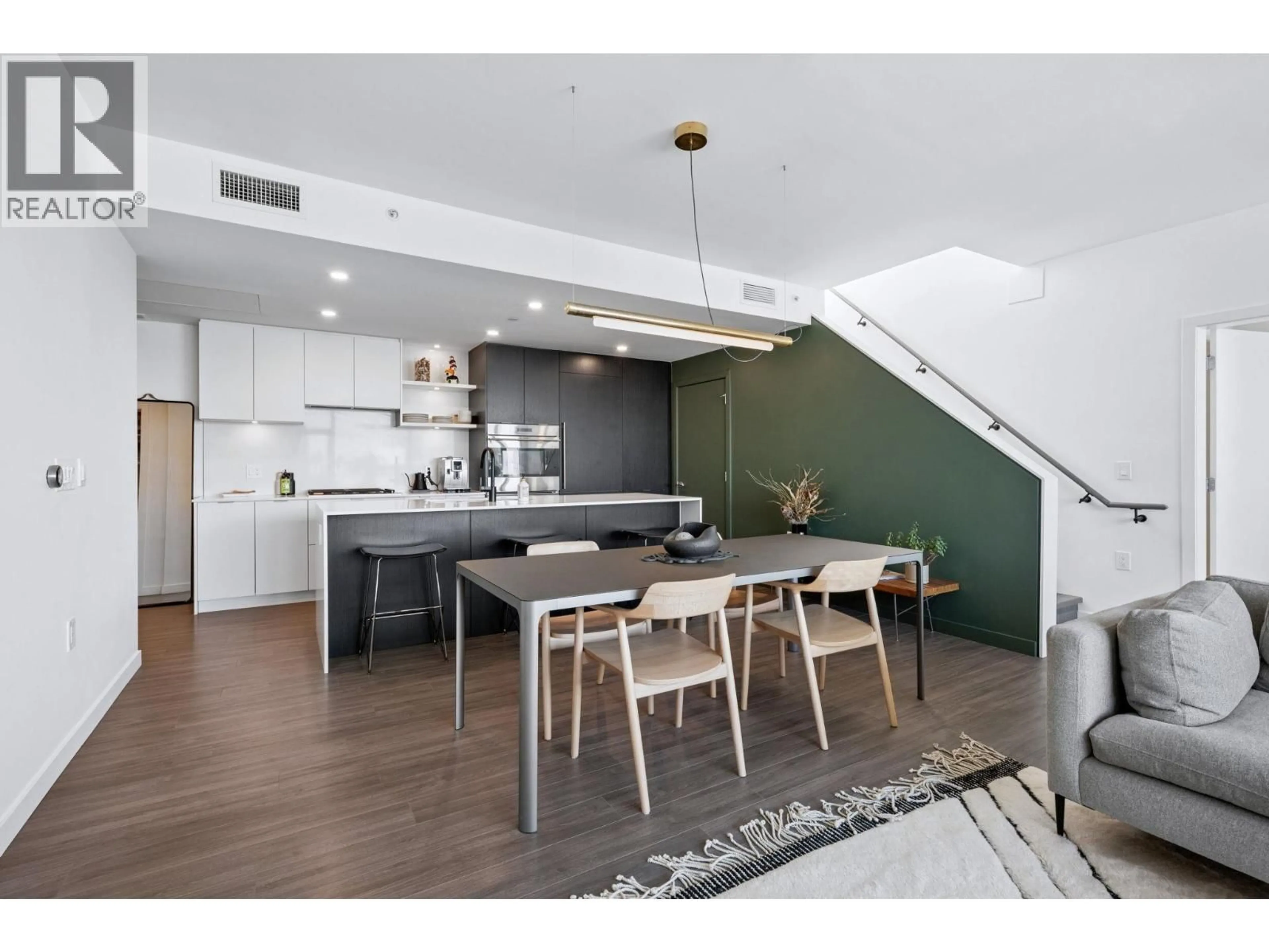 Open concept kitchen, wood/laminate floor for 802 - 210 5TH AVENUE, Vancouver British Columbia V5T0K1