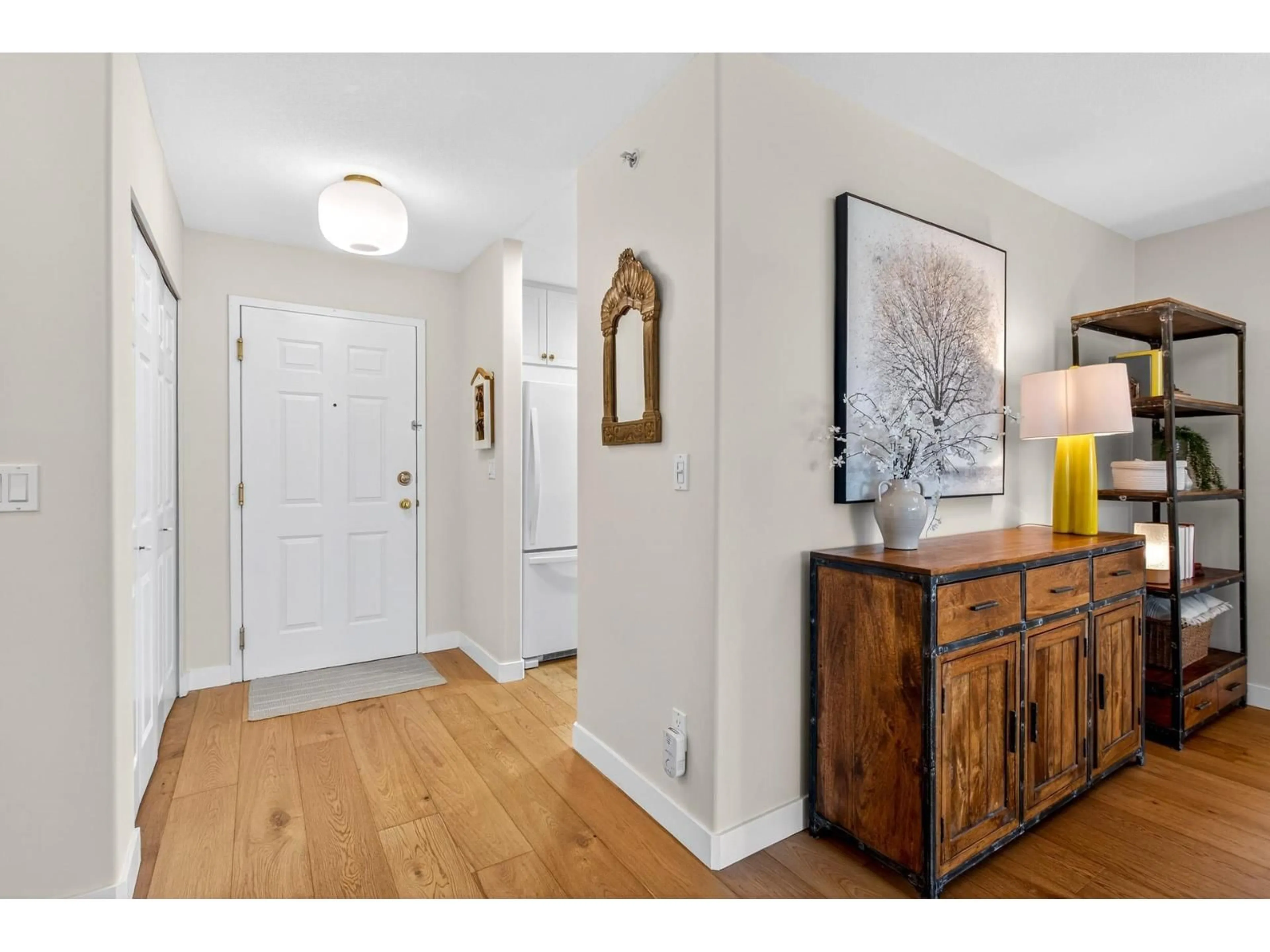 Indoor entryway for 309 - 8976 208 STREET, Langley British Columbia V1M2Y8