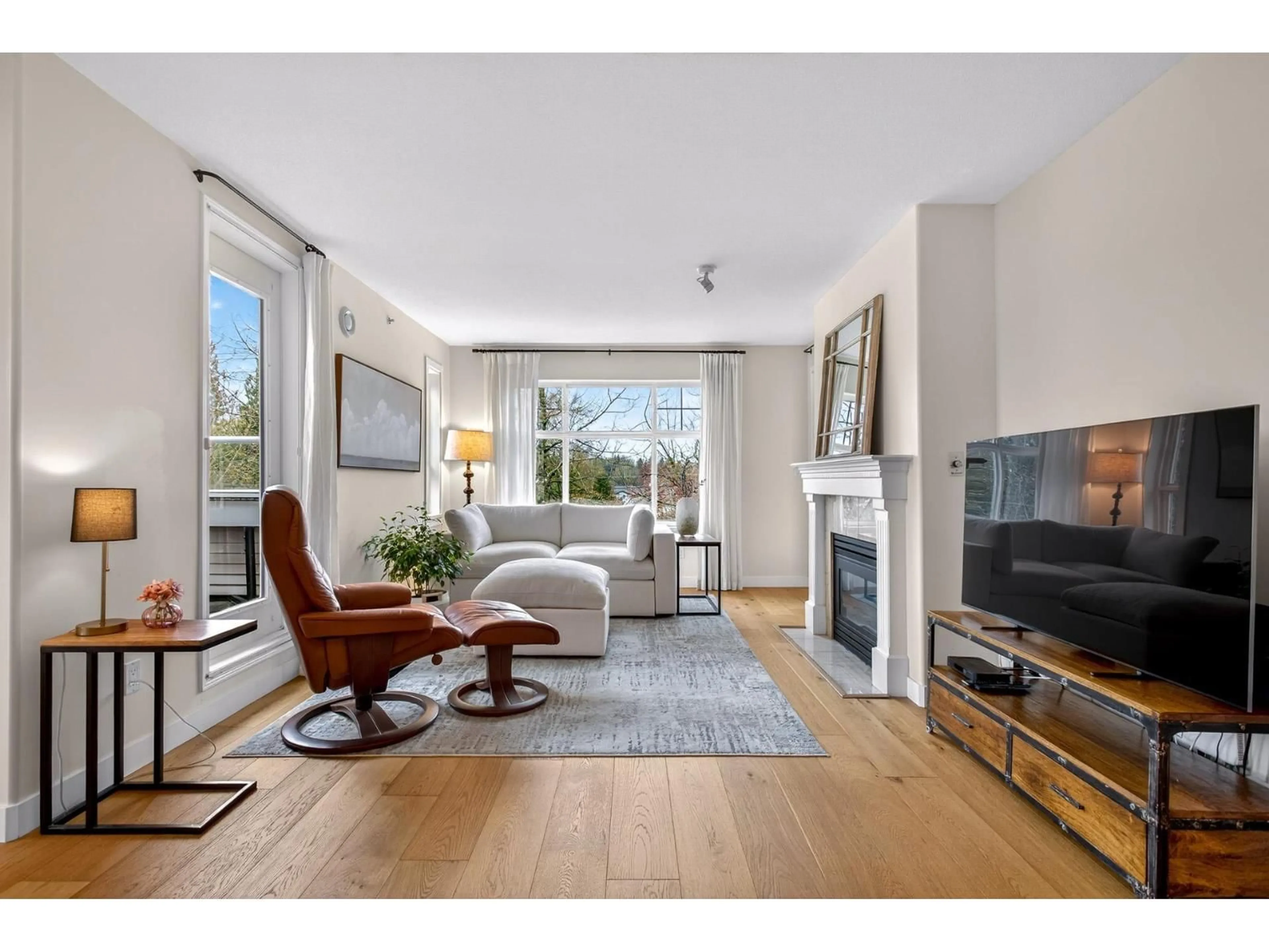 Living room with furniture, unknown for 309 - 8976 208 STREET, Langley British Columbia V1M2Y8