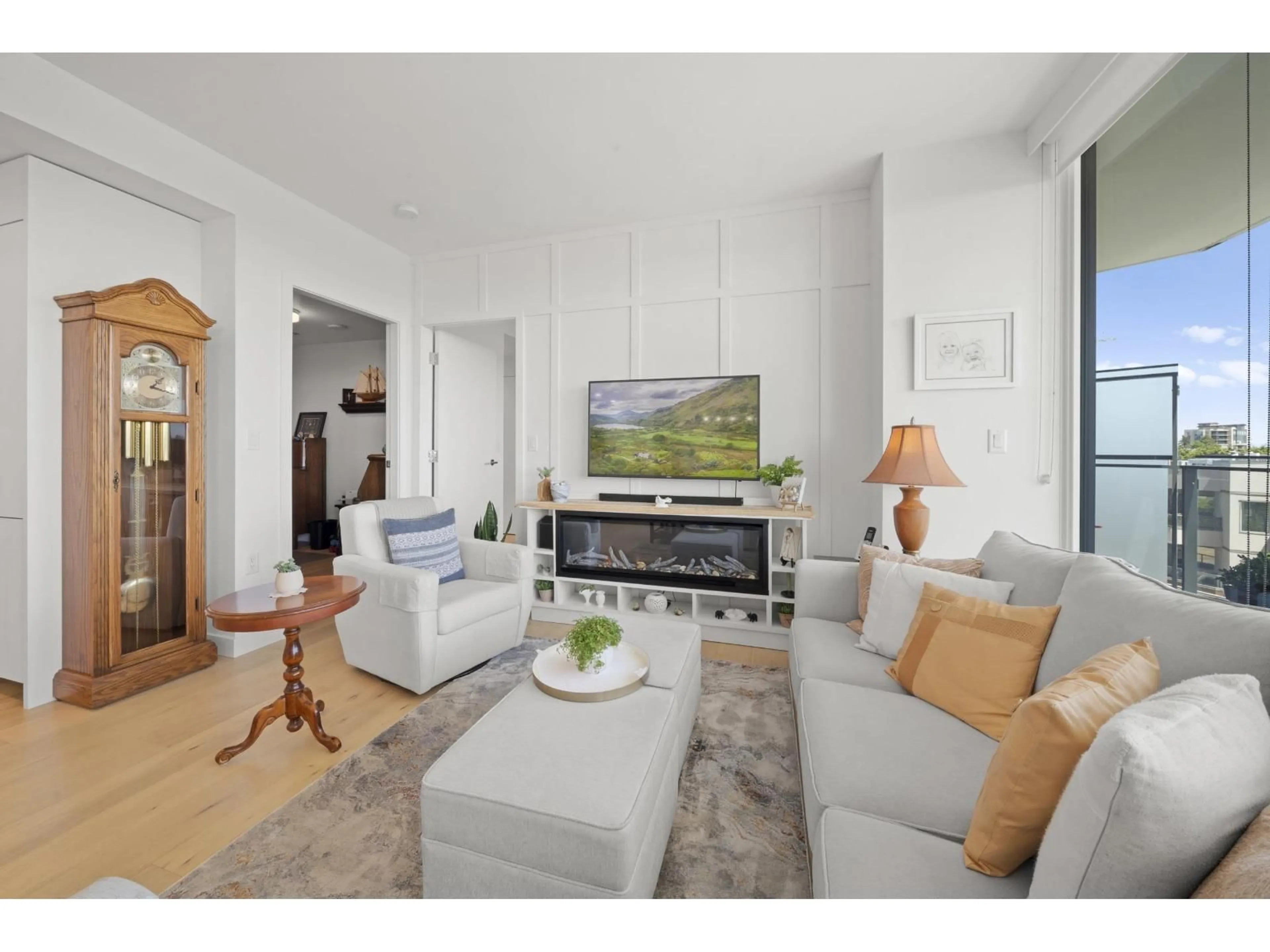 Living room with furniture, unknown for 404 - 1439 GEORGE STREET, White Rock British Columbia V4B0B9