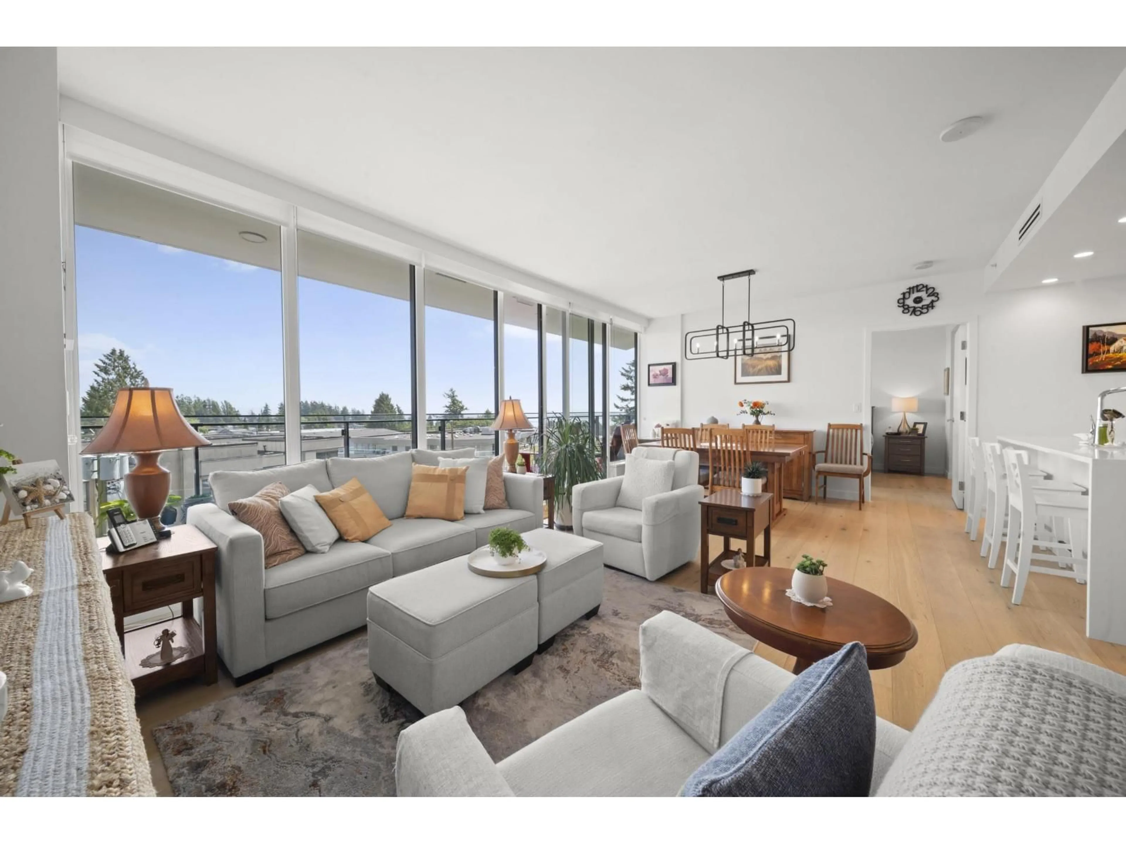 Living room with furniture, unknown for 404 - 1439 GEORGE STREET, White Rock British Columbia V4B0B9