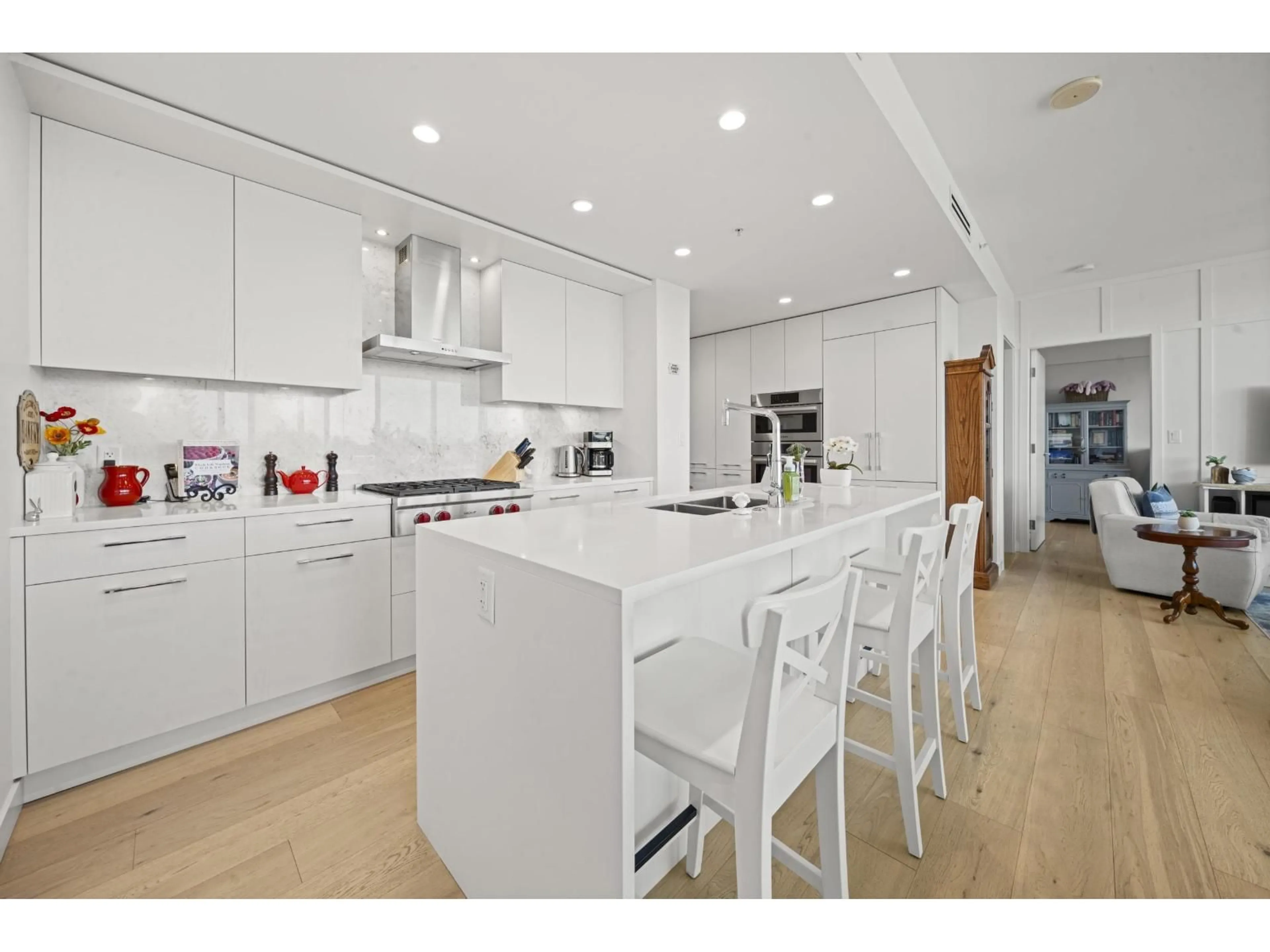 Contemporary kitchen, unknown for 404 - 1439 GEORGE STREET, White Rock British Columbia V4B0B9