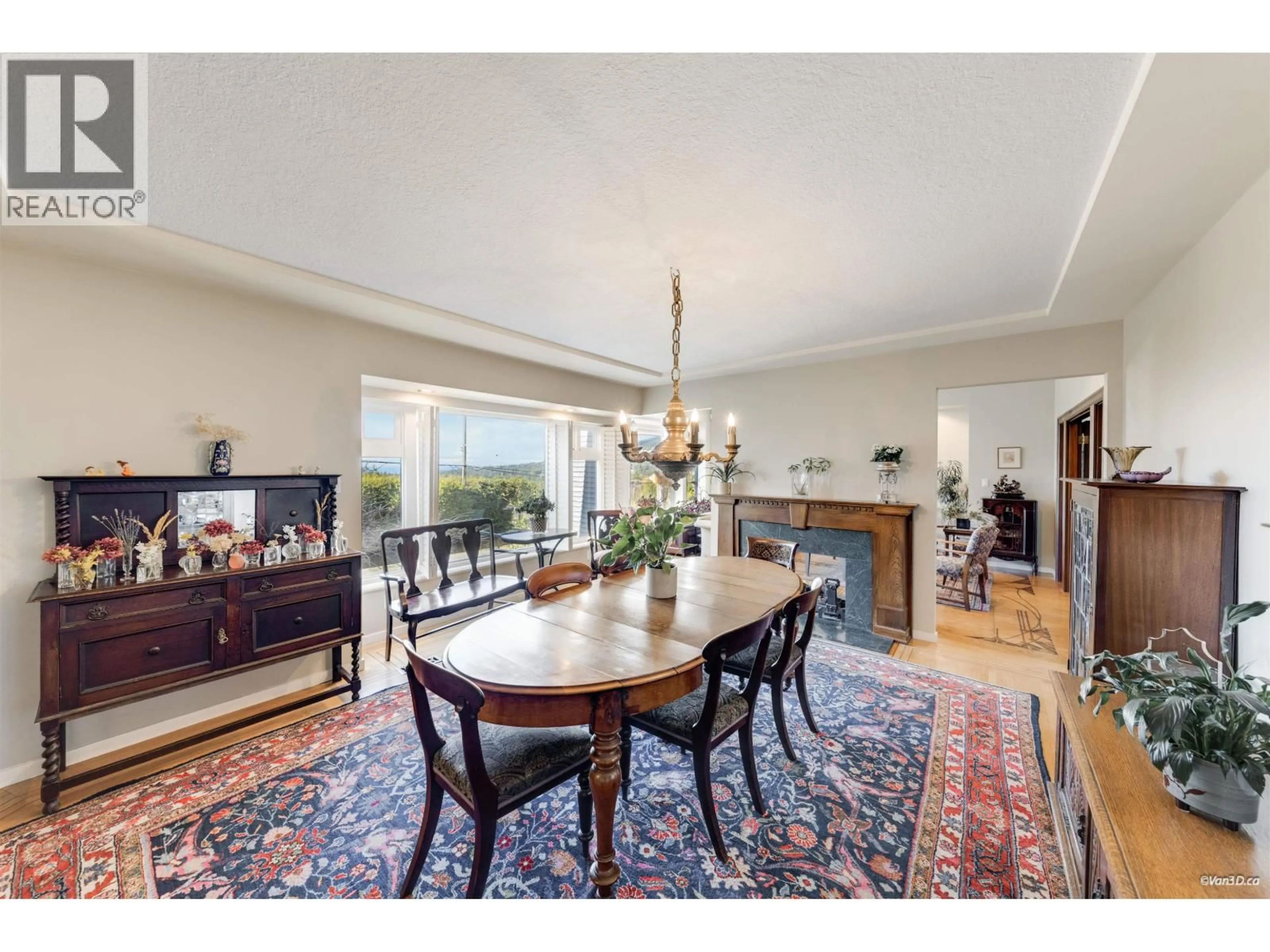 Dining room, unknown for 670 MONTROYAL BOULEVARD, North Vancouver British Columbia V7R2G3
