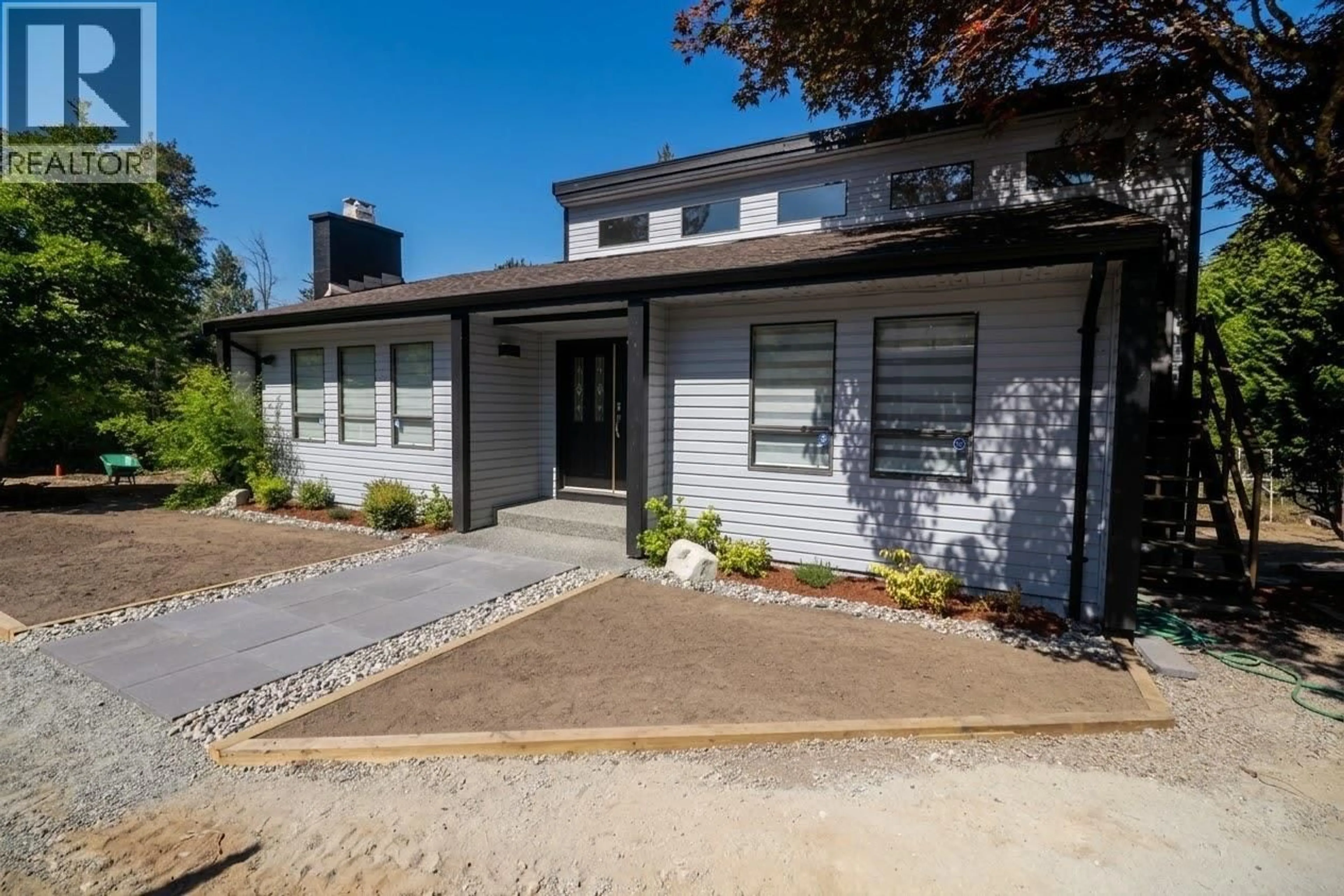 Home with vinyl exterior material, street for 25443 BOSONWORTH AVENUE, Maple Ridge British Columbia V2W1G9