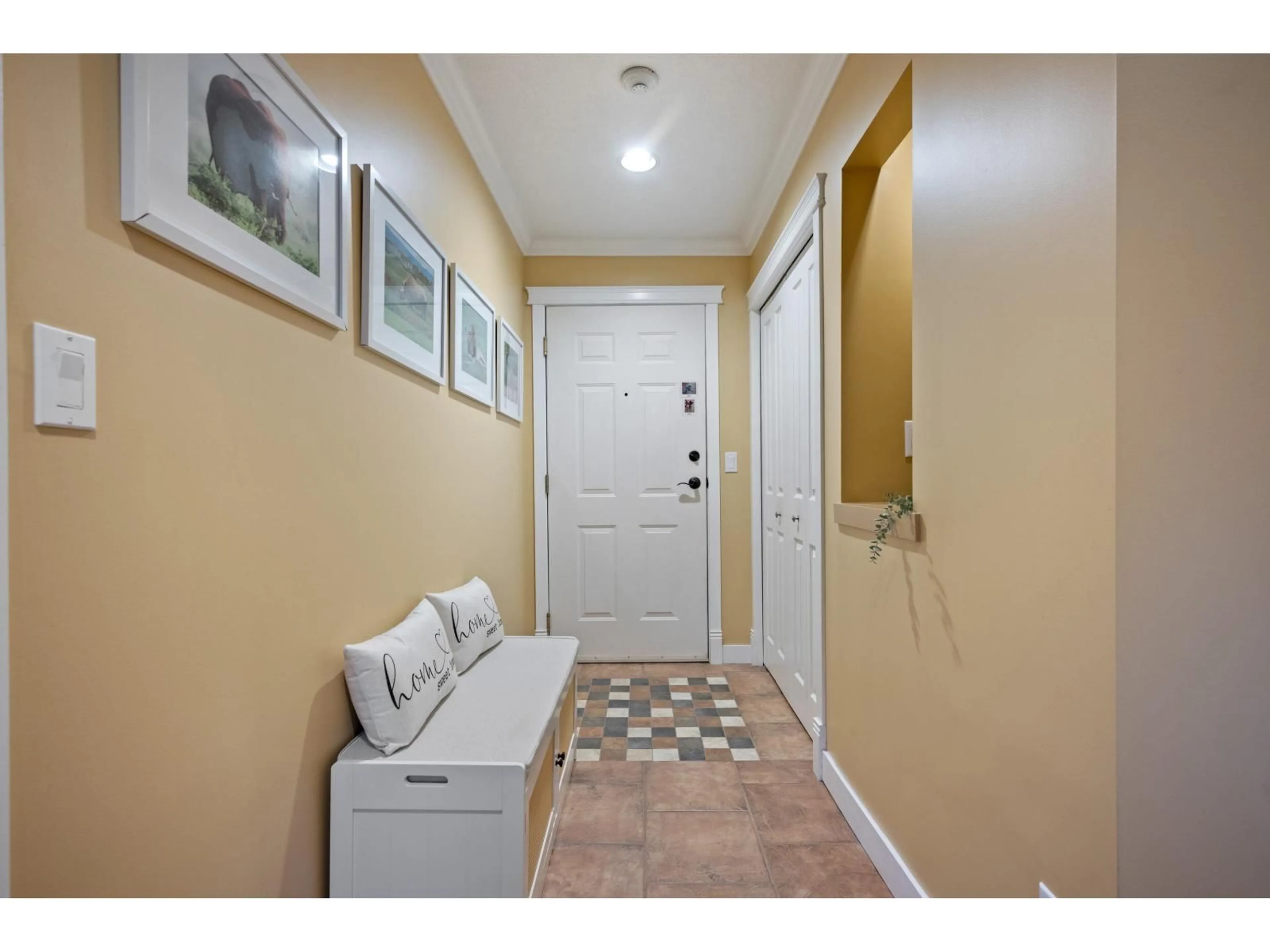 Indoor entryway for 307 - 15941 MARINE DRIVE, White Rock British Columbia V4B1E9