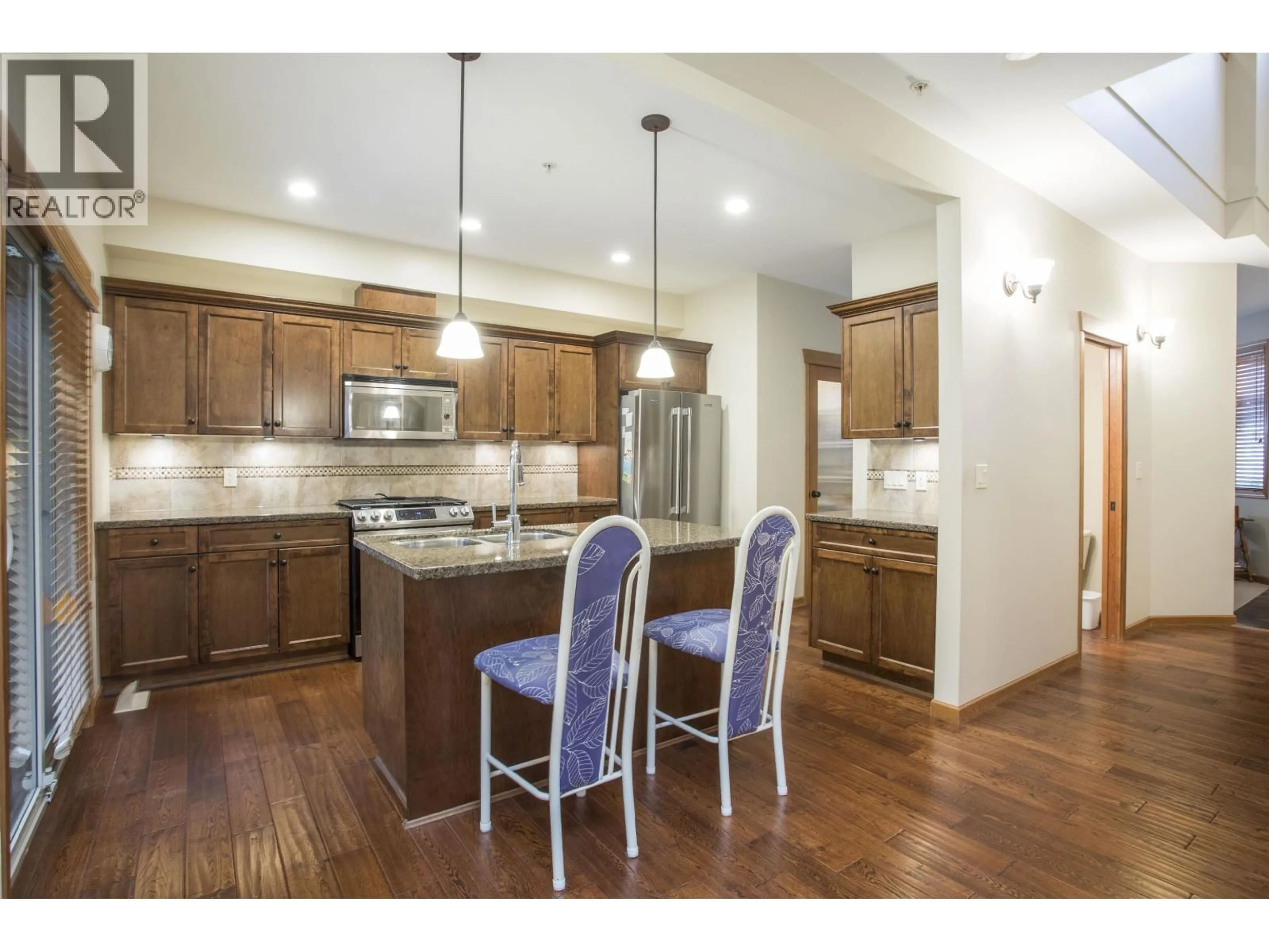 Open concept kitchen, wood/laminate floor for 64 - 24185 106B AVENUE, Maple Ridge British Columbia V2W0C5