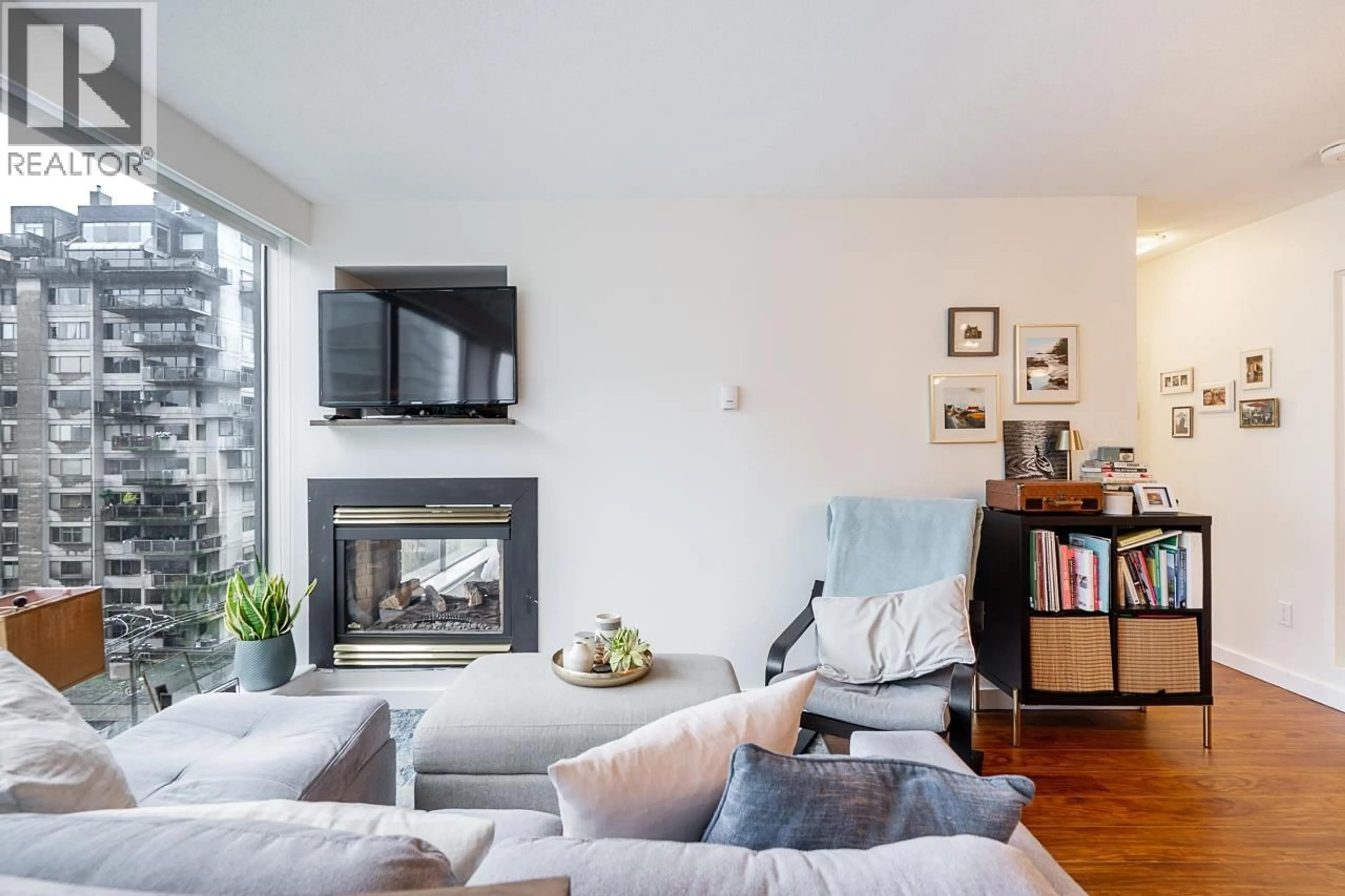 Living room with furniture, unknown for 1008 - 1723 ALBERNI STREET, Vancouver British Columbia V6G3G9