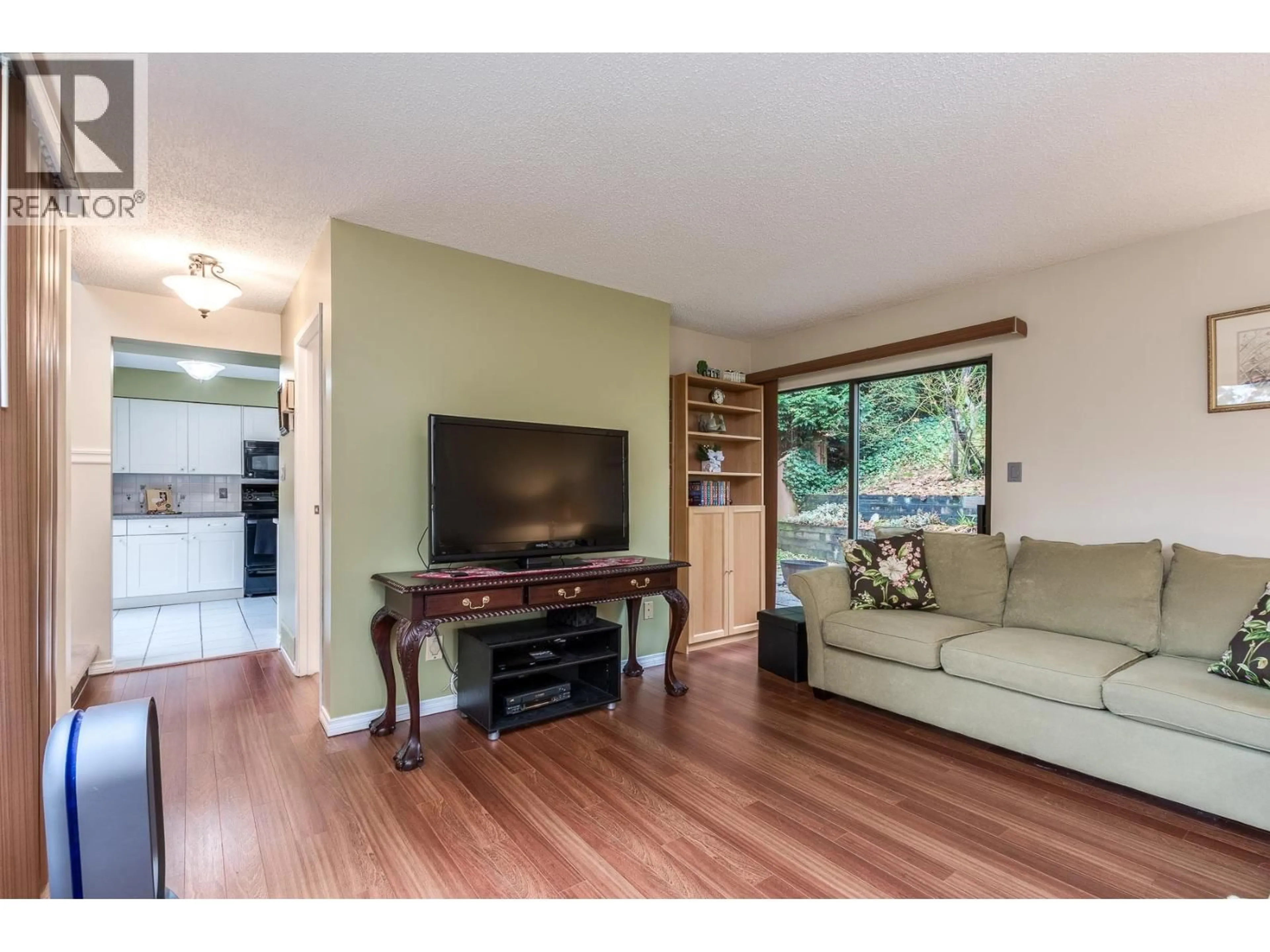 Living room with furniture, wood/laminate floor for 507 CAMBRIDGE WAY, Port Moody British Columbia V3H3V1