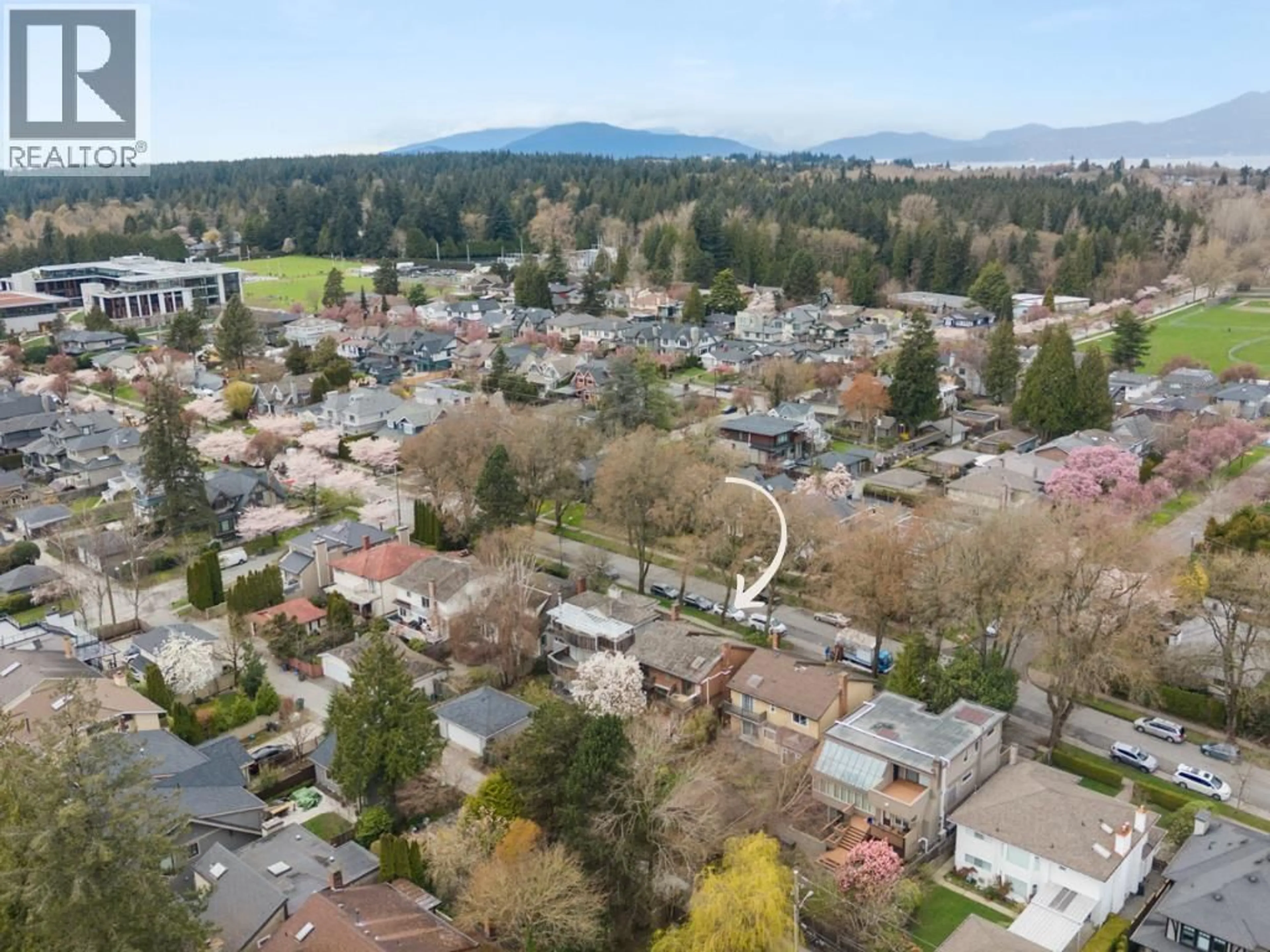 A pic from outside/outdoor area/front of a property/back of a property/a pic from drone, mountain view for 3958 29TH AVENUE, Vancouver British Columbia V6S1T9