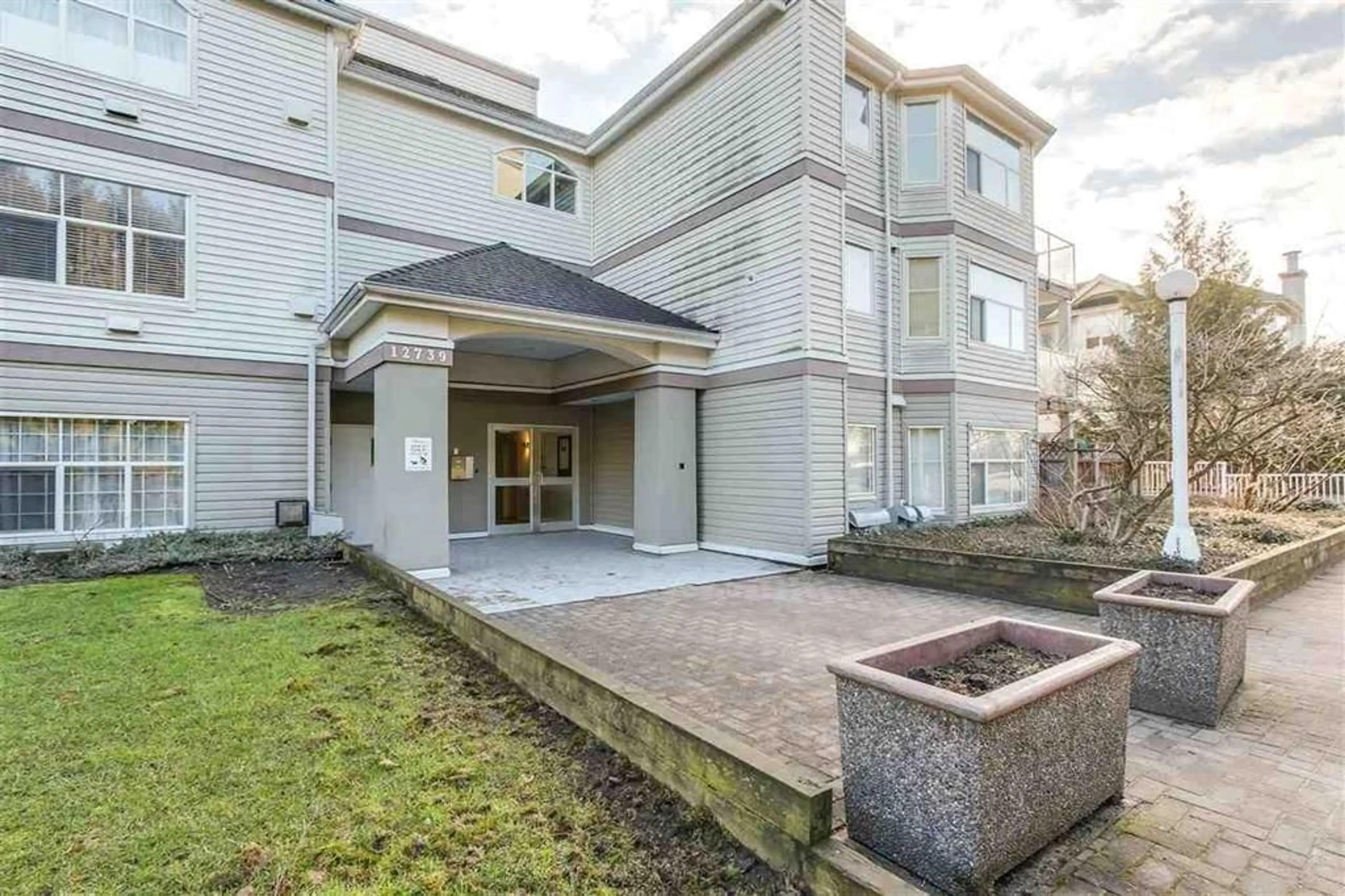 Patio, building for 207 - 12739 72 AVENUE, Surrey British Columbia V3W4E8
