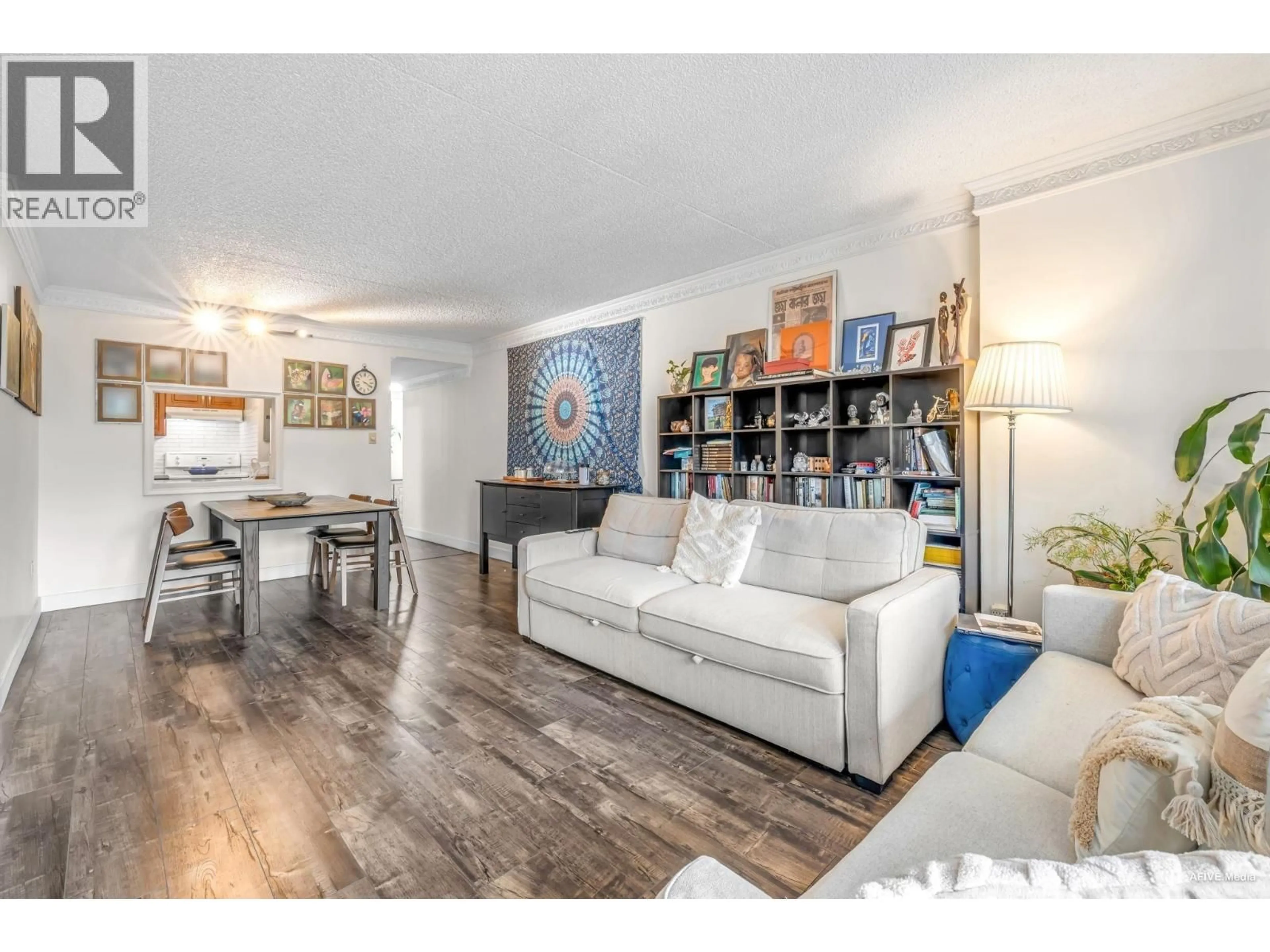 Living room with furniture, wood/laminate floor for 503 - 6595 WILLINGDON AVENUE, Burnaby British Columbia V5H4E5