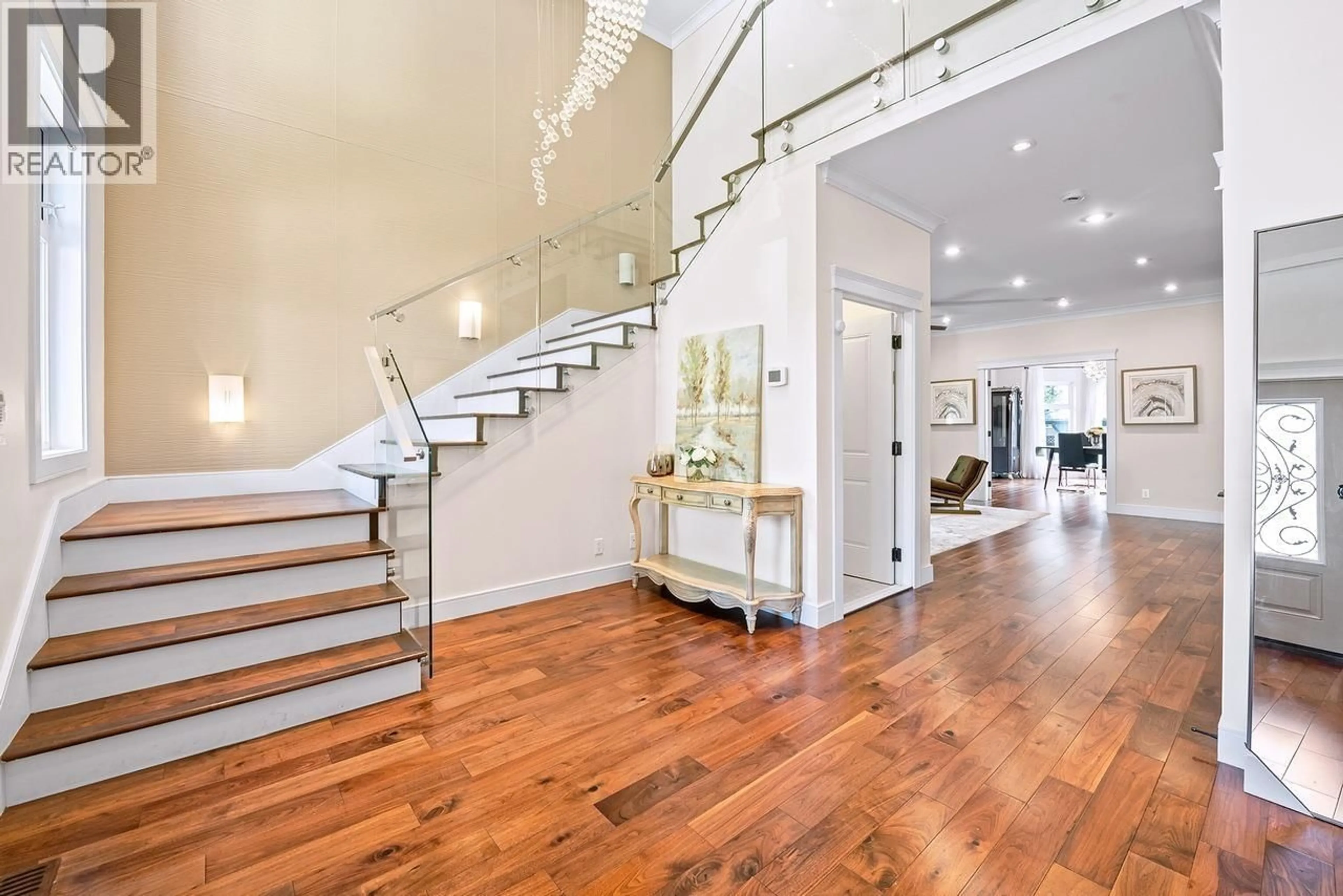 Indoor foyer for 839 20TH STREET, North Vancouver British Columbia V7P2B5