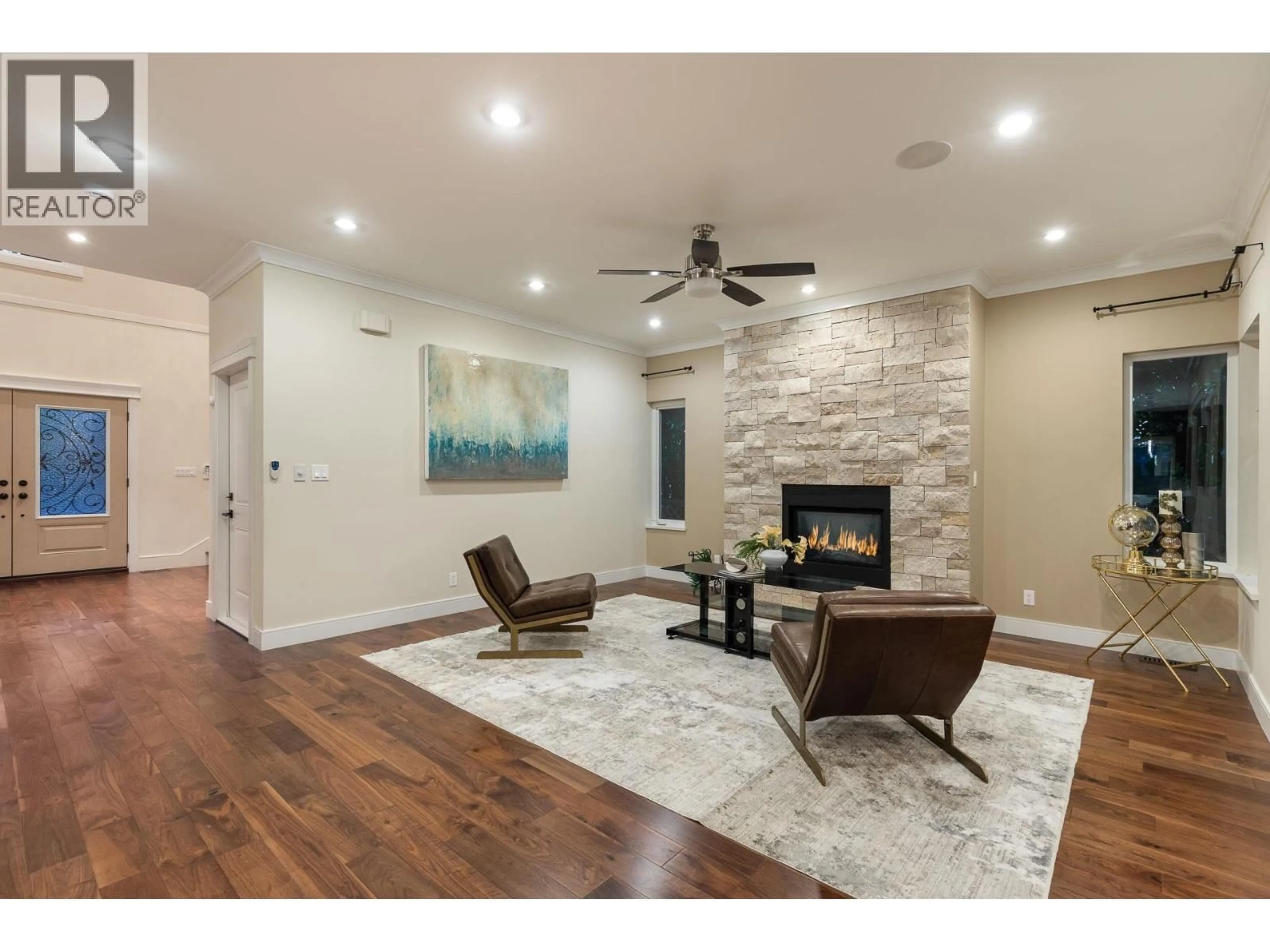 Living room with furniture, unknown for 839 20TH STREET, North Vancouver British Columbia V7P2B5