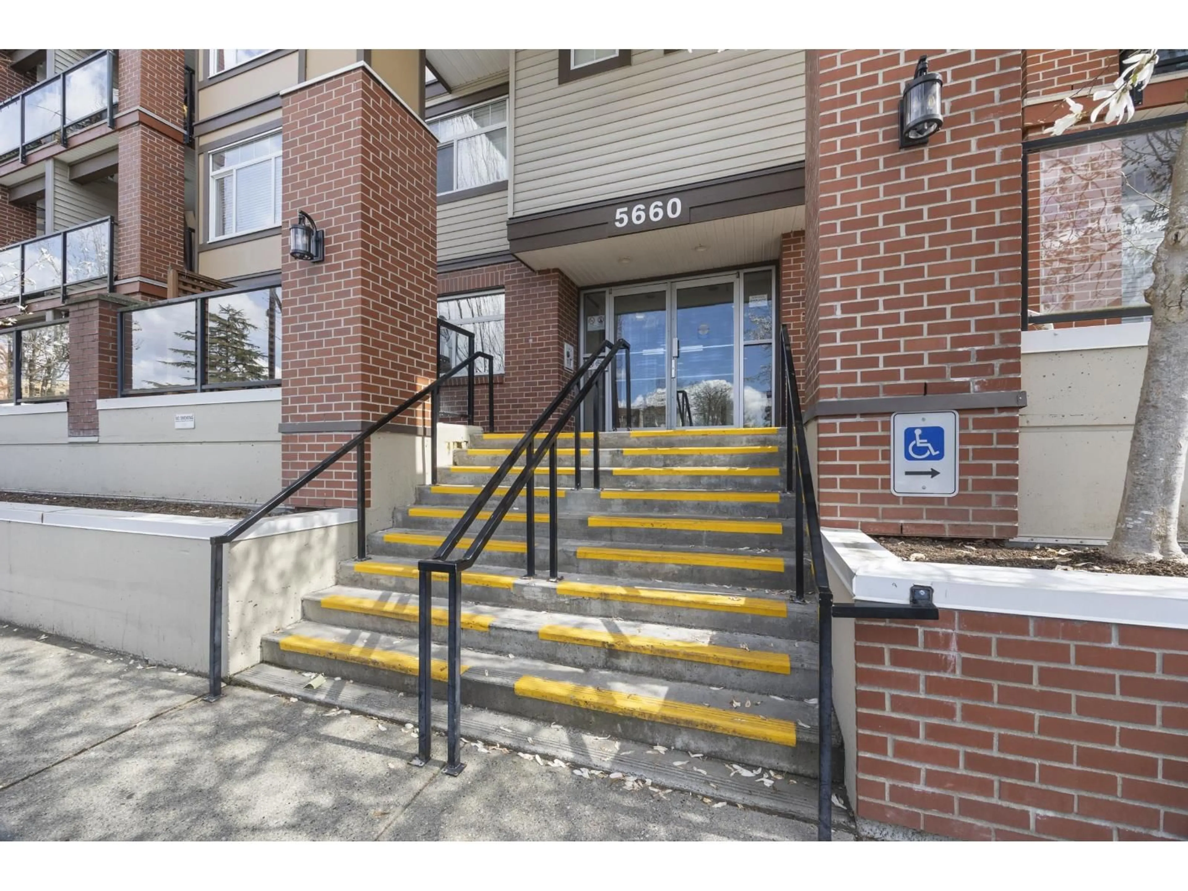 Unknown for 140 - 5660 201A STREET, Langley British Columbia V3A0B4