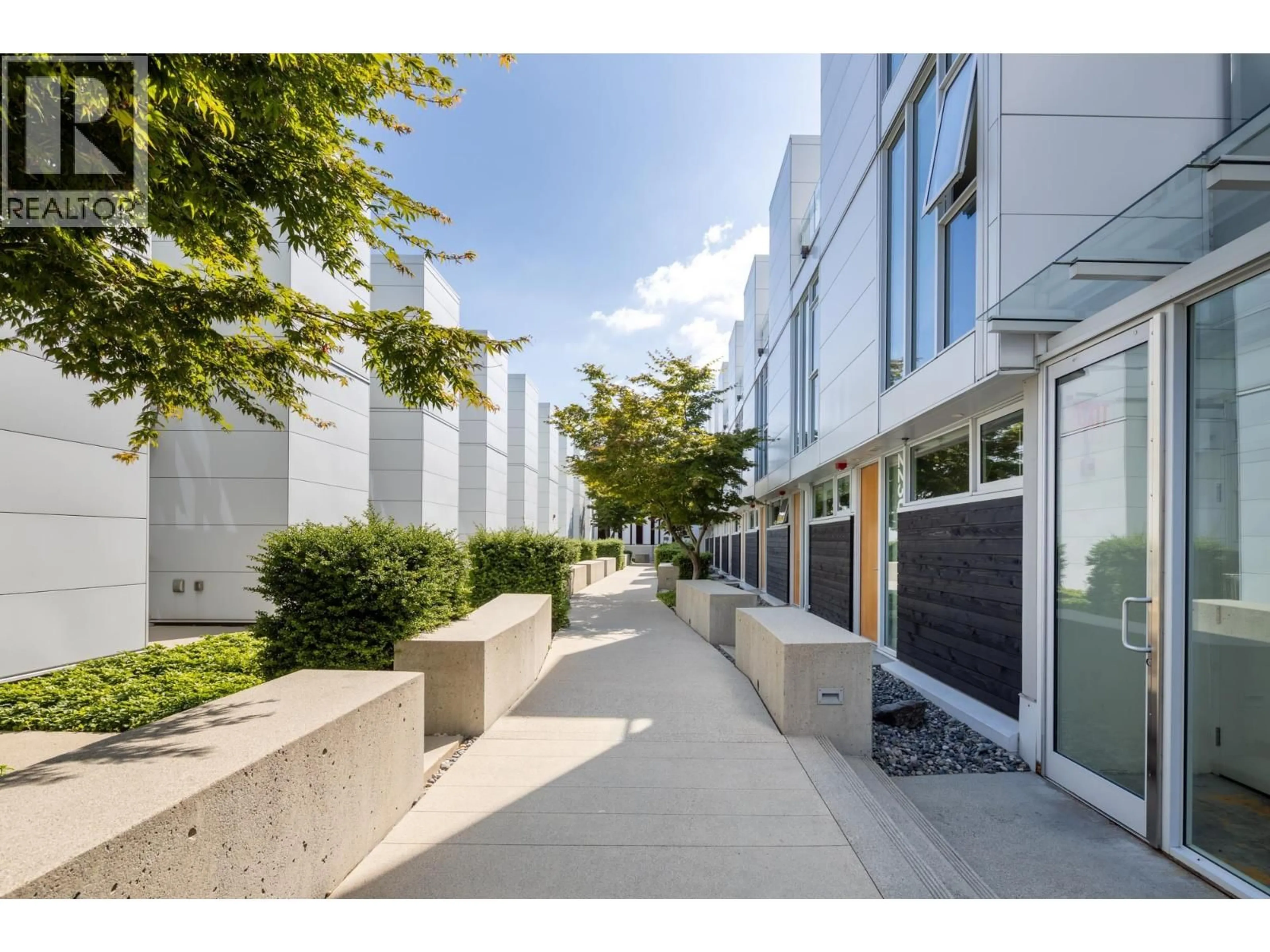 Patio, street for 2216 WILLOW STREET, Vancouver British Columbia V5Z0C8