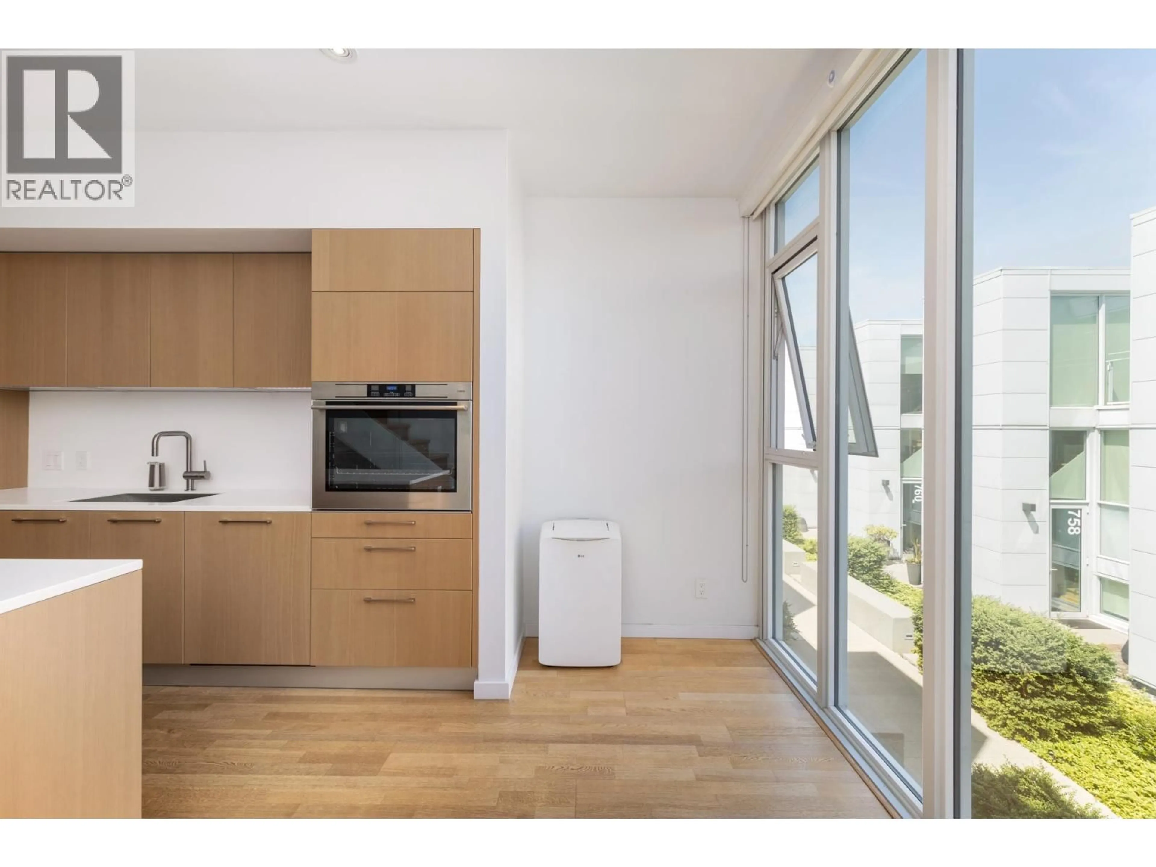 Standard kitchen, wood/laminate floor for 2216 WILLOW STREET, Vancouver British Columbia V5Z0C8