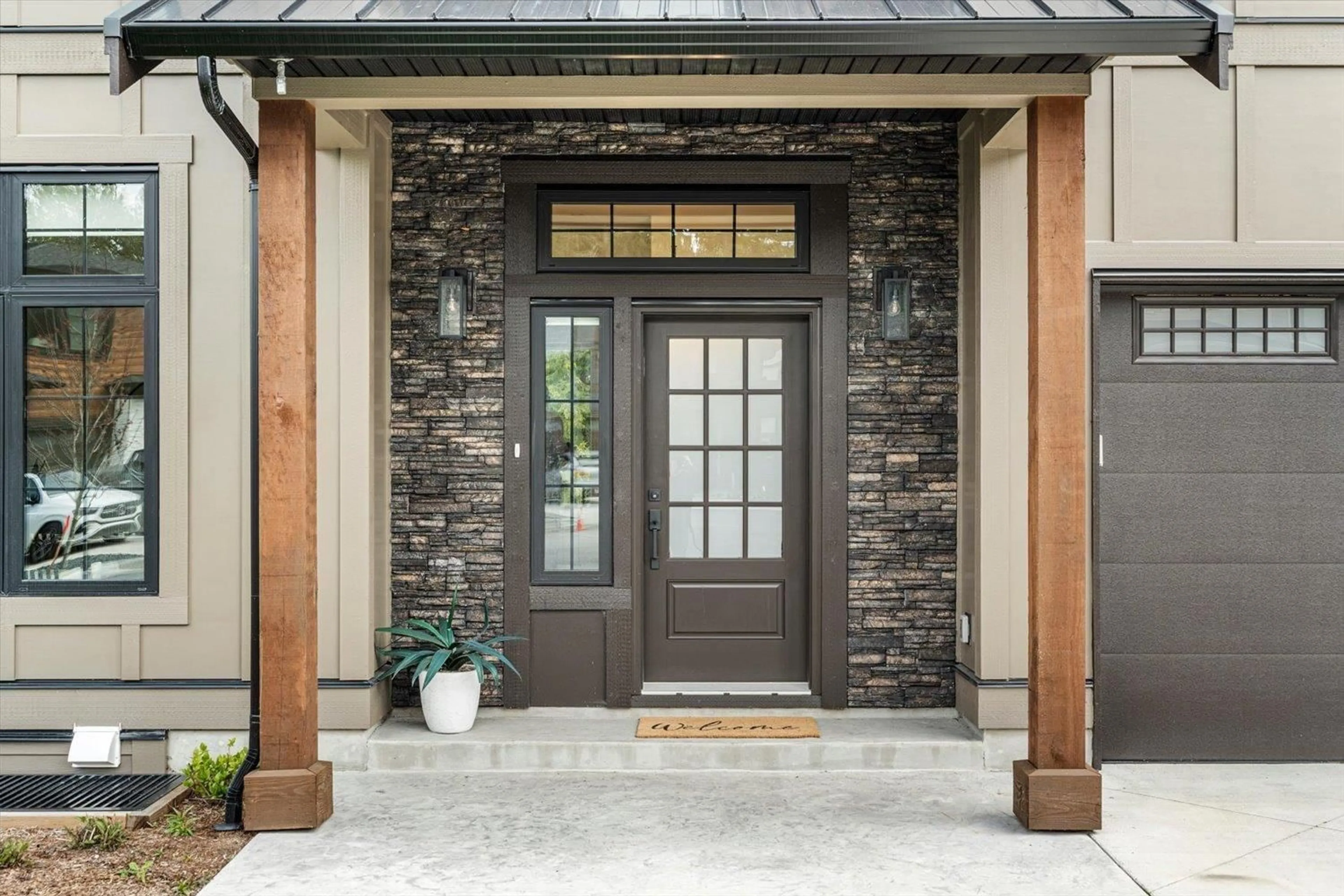 Indoor entryway for 5 - 7259 RAMSAY PLACE, Chilliwack British Columbia V4Z0E7