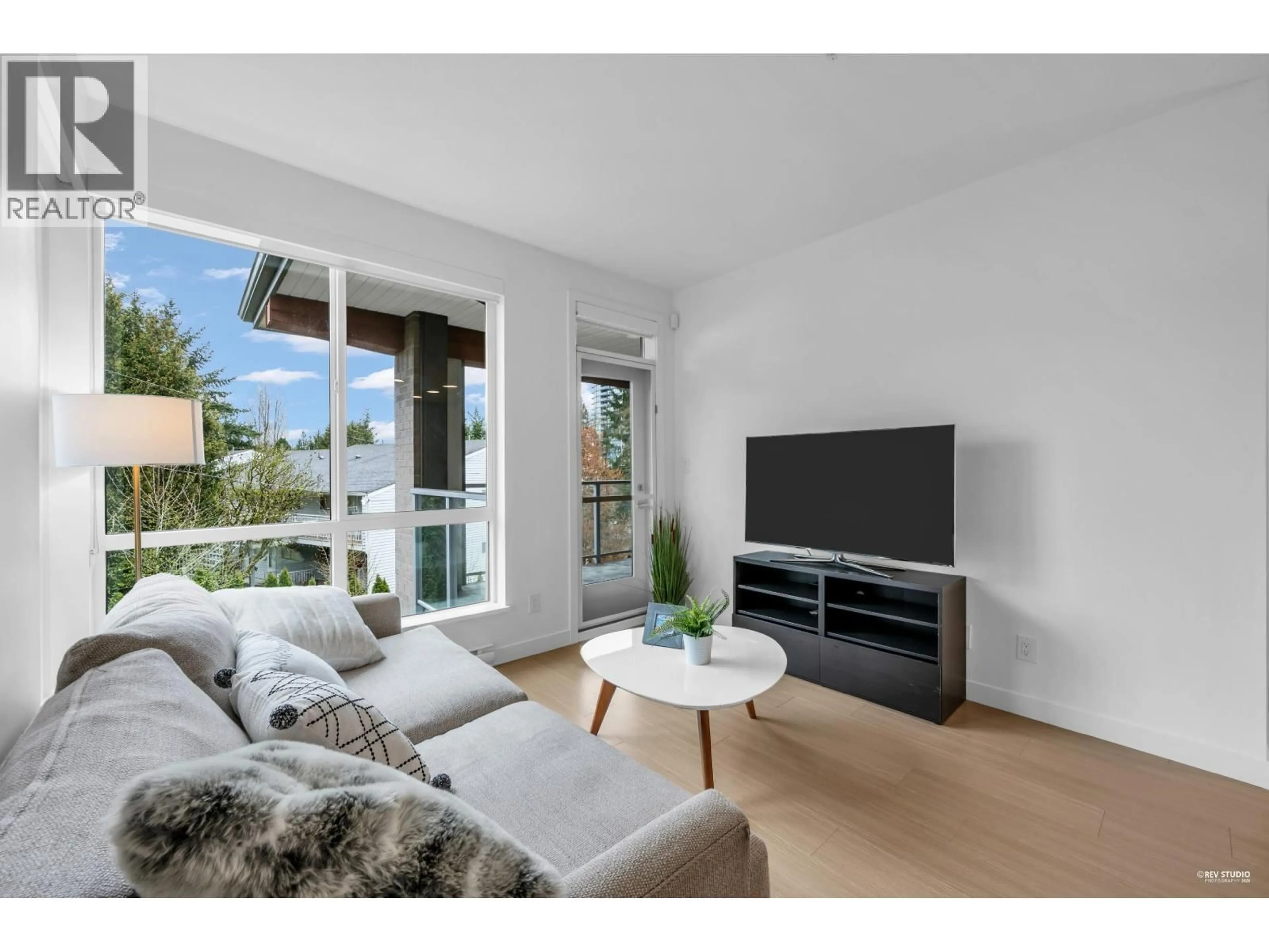 Living room with furniture, wood/laminate floor for 318 - 5460 BROADWAY, Burnaby British Columbia V5B0B4