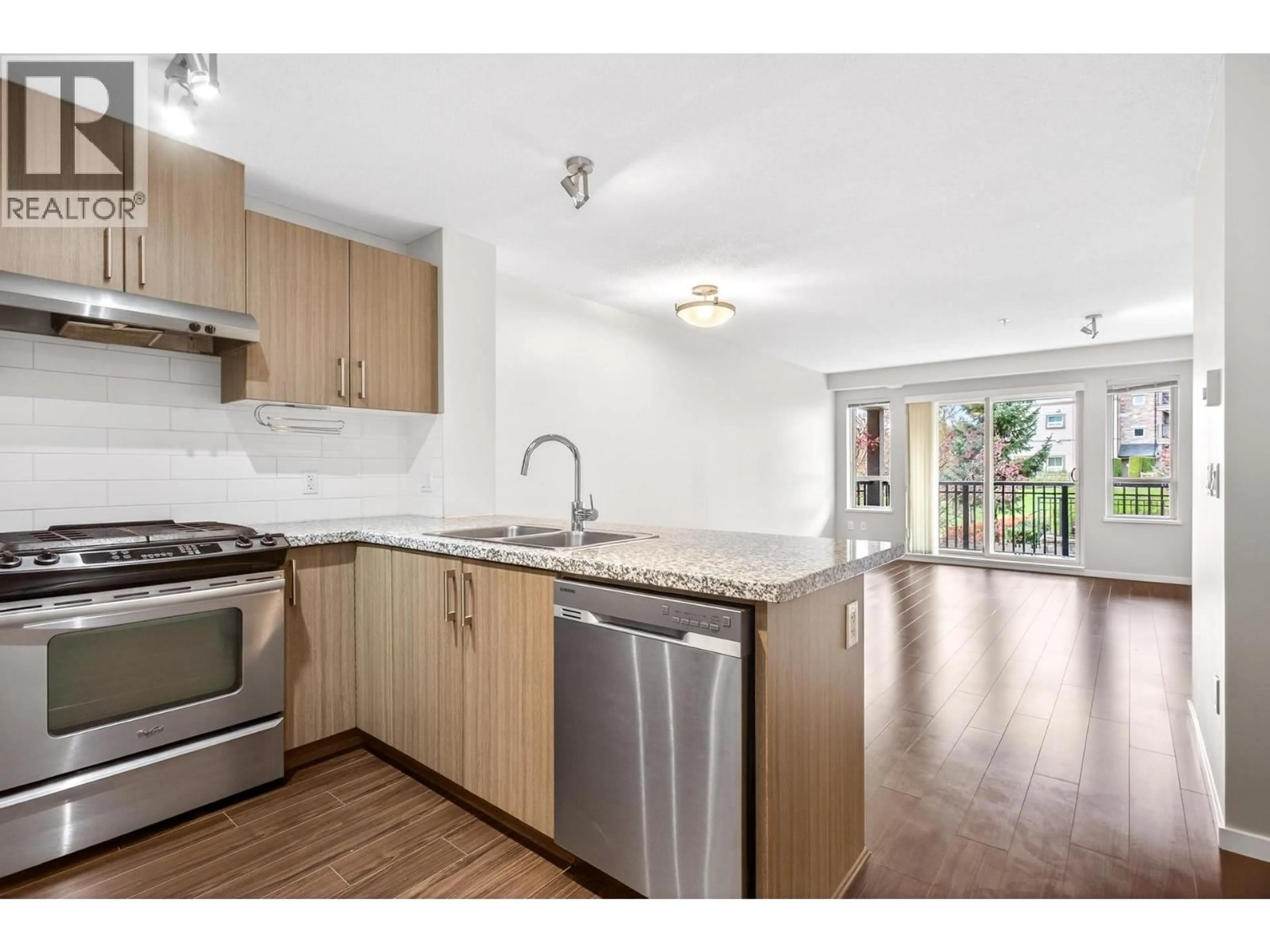 Open concept kitchen, wood/laminate floor for 217 - 3178 DAYANEE SPRINGS BOULEVARD, Coquitlam British Columbia V3E0B9