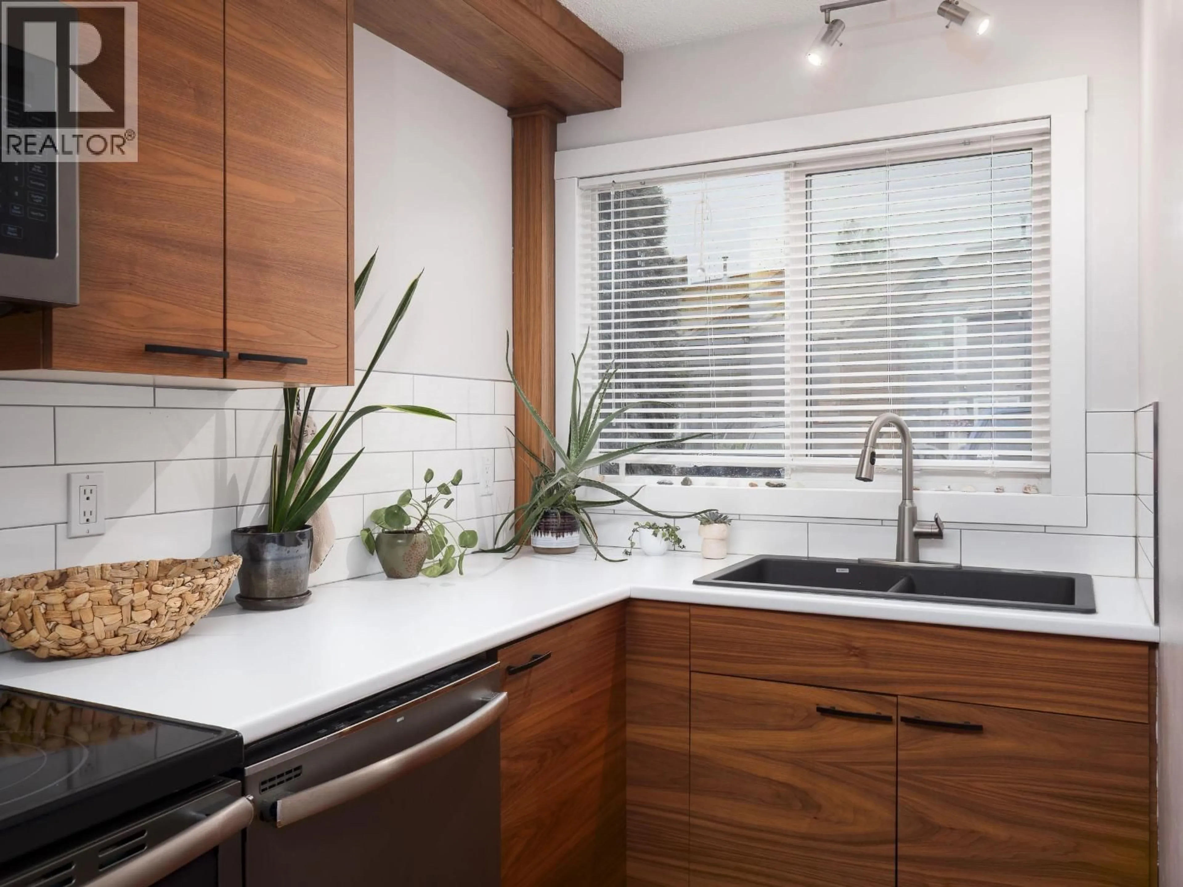 Contemporary kitchen, unknown for 131 - 101 TABOR BOULEVARD, Prince George British Columbia V2M6Y1