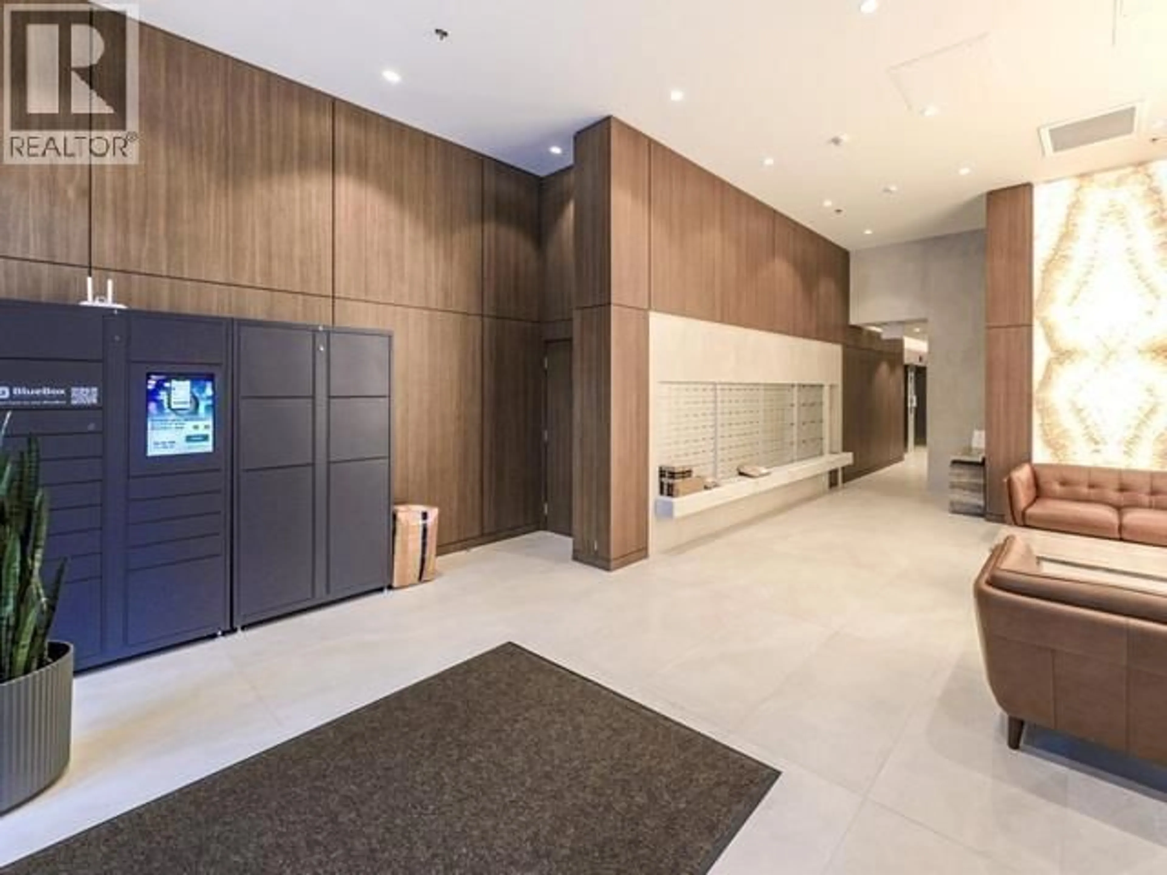 Indoor foyer for 1204 - 6633 BUSWELL STREET, Richmond British Columbia V6Y0M3