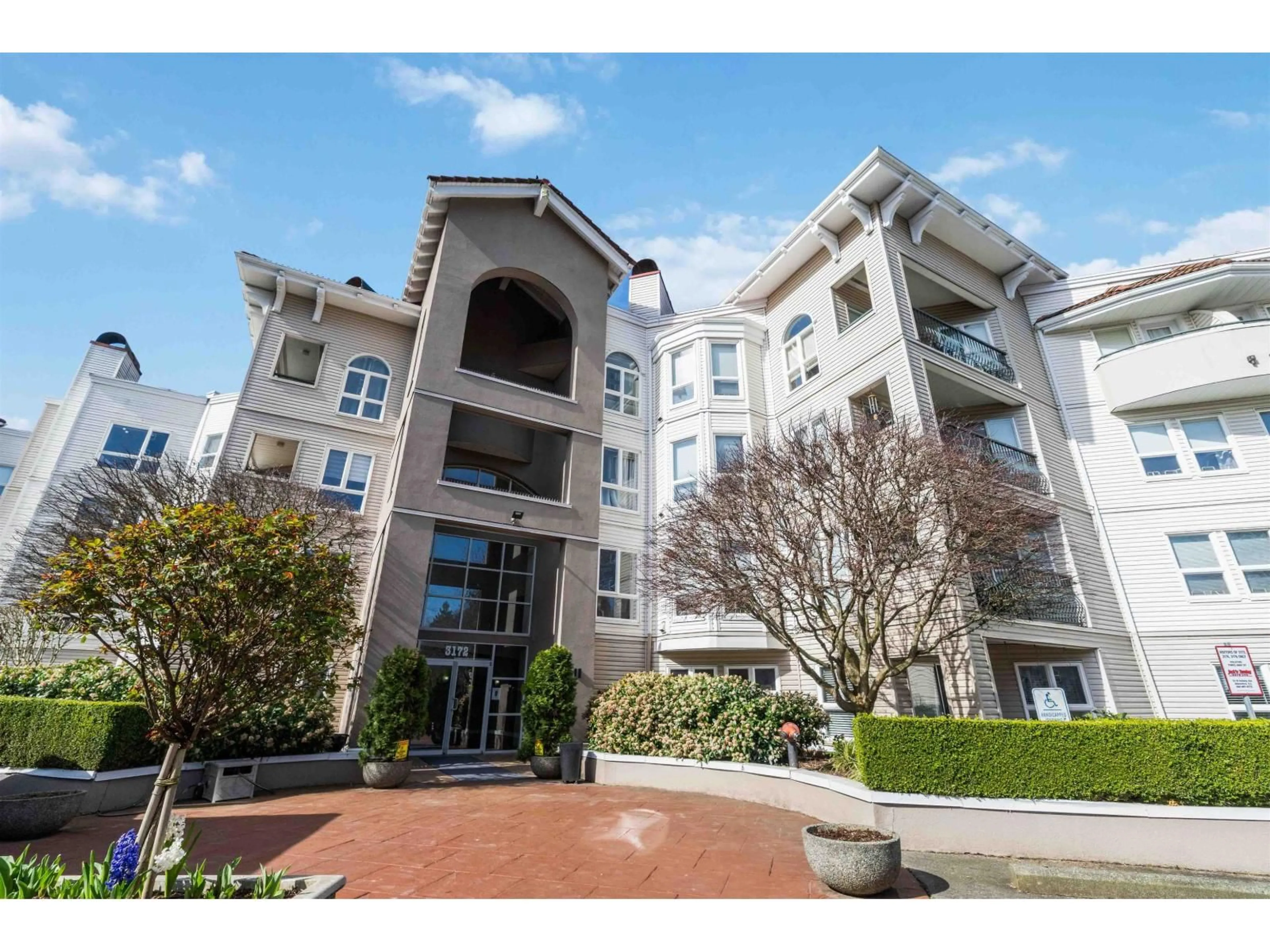 Unknown for 415 - 3172 GLADWIN ROAD, Abbotsford British Columbia V2T5T3