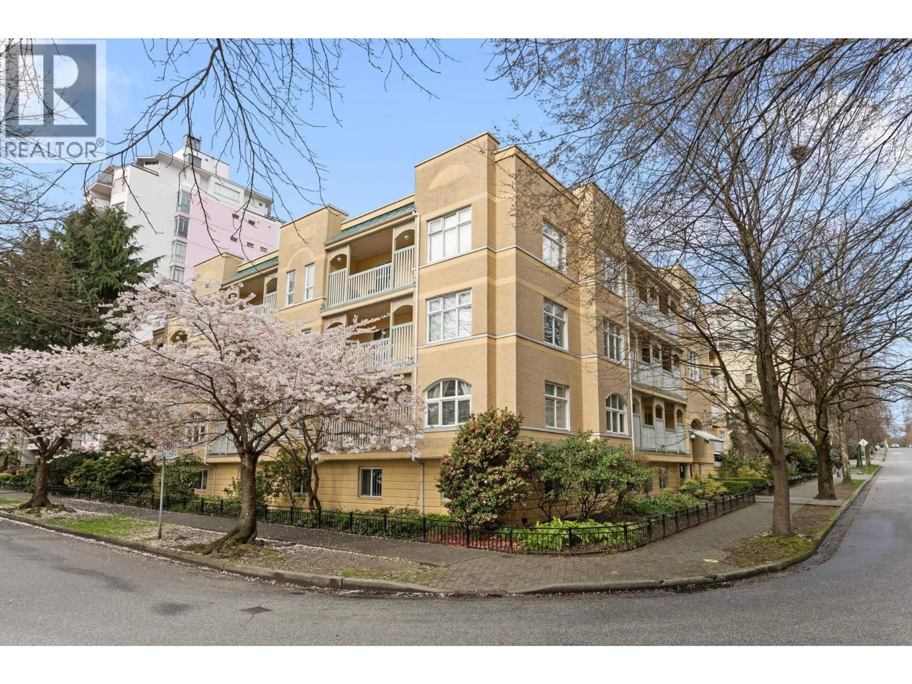 A pic from outside/outdoor area/front of a property/back of a property/a pic from drone, street for 203 - 1125 GILFORD STREET, Vancouver British Columbia V6G2P7