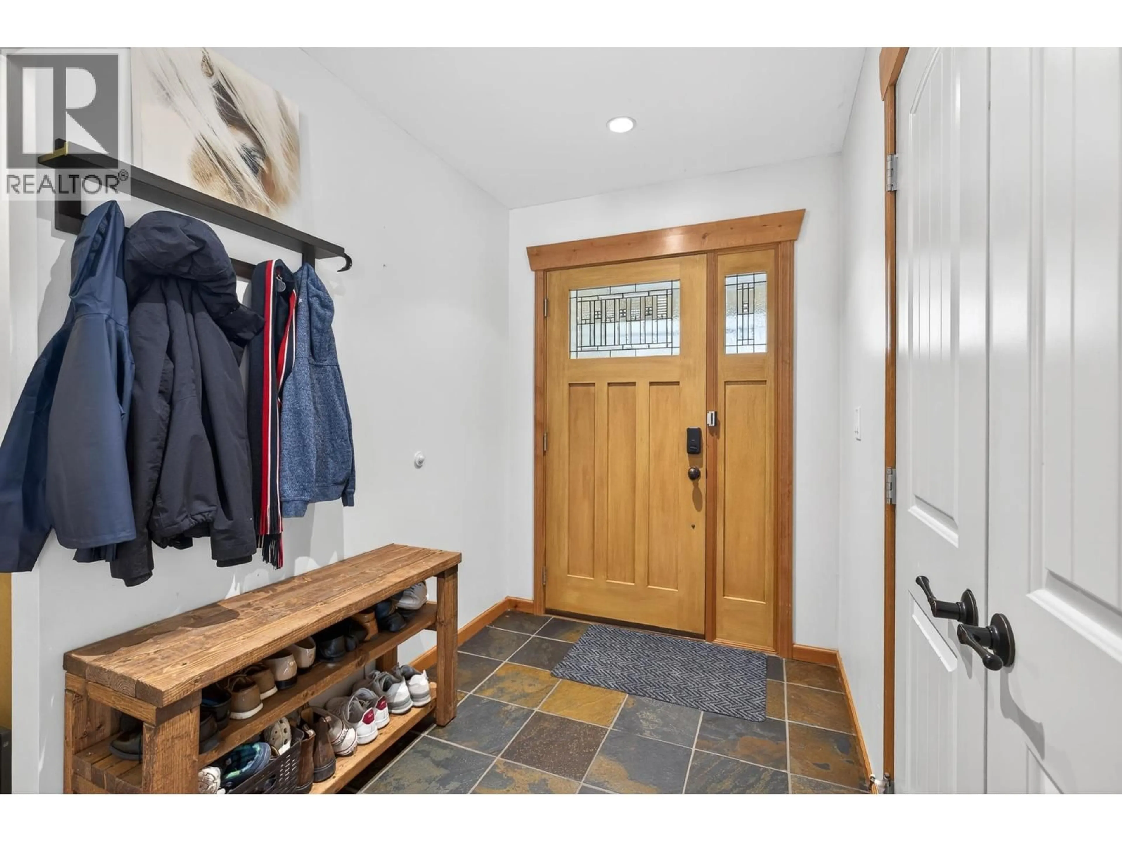 Indoor entryway for 25700 116 AVENUE, Maple Ridge British Columbia V4R1Z6